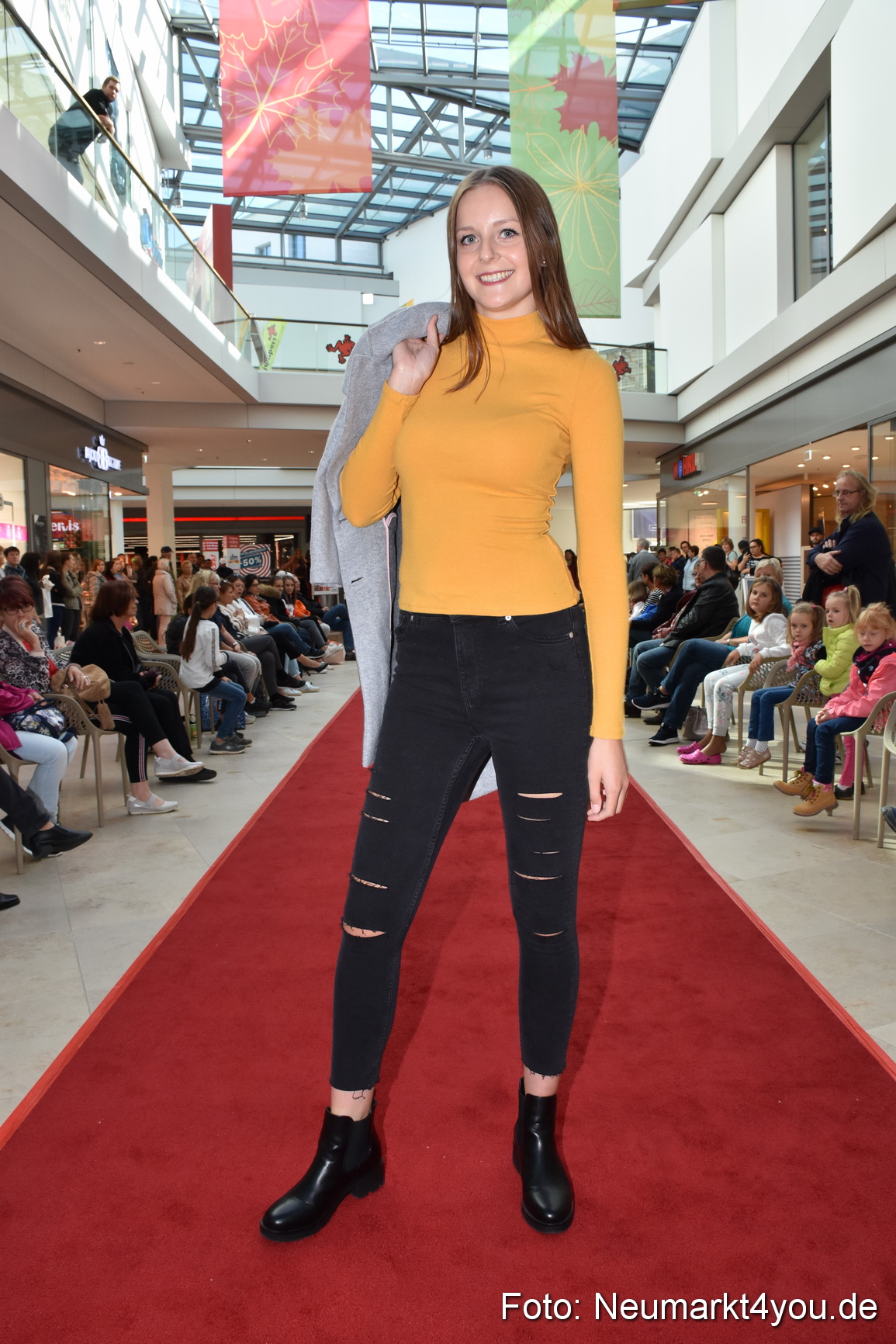 Herbstmodenschau NeuerMarkt 290918 0061