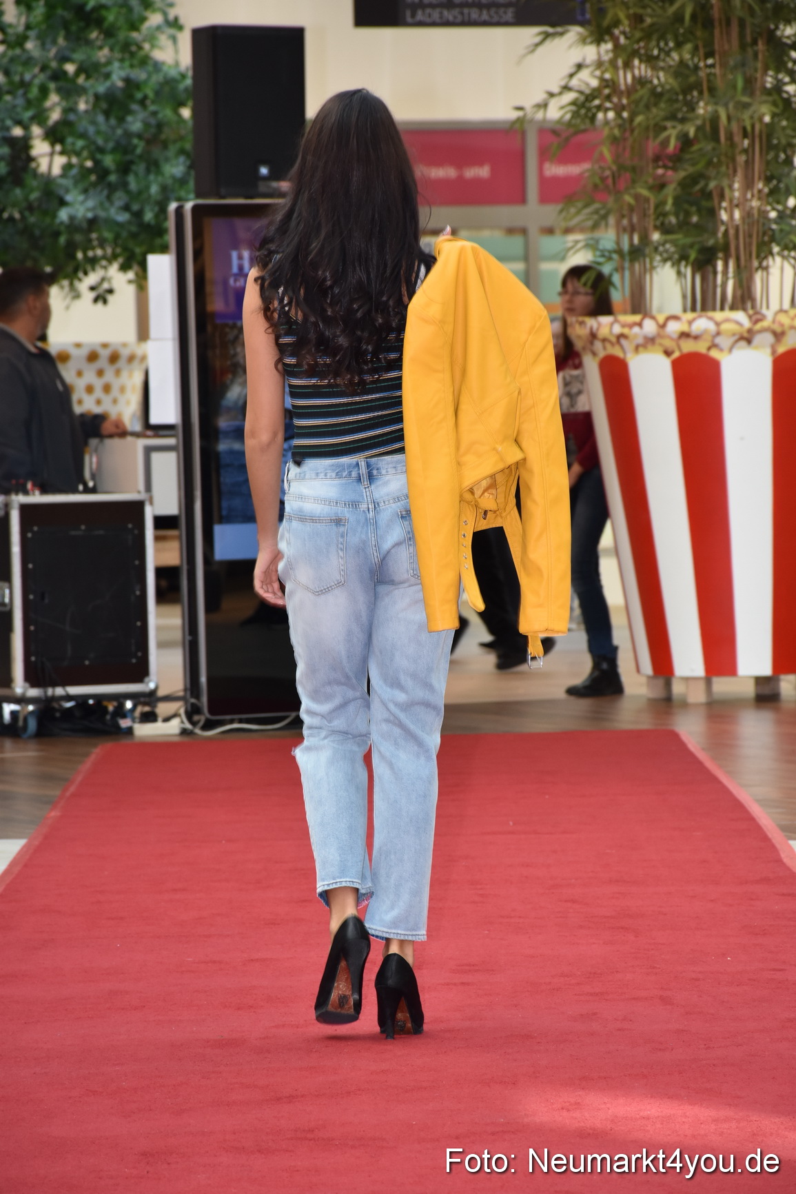 Herbstmodenschau NeuerMarkt 290918 0065