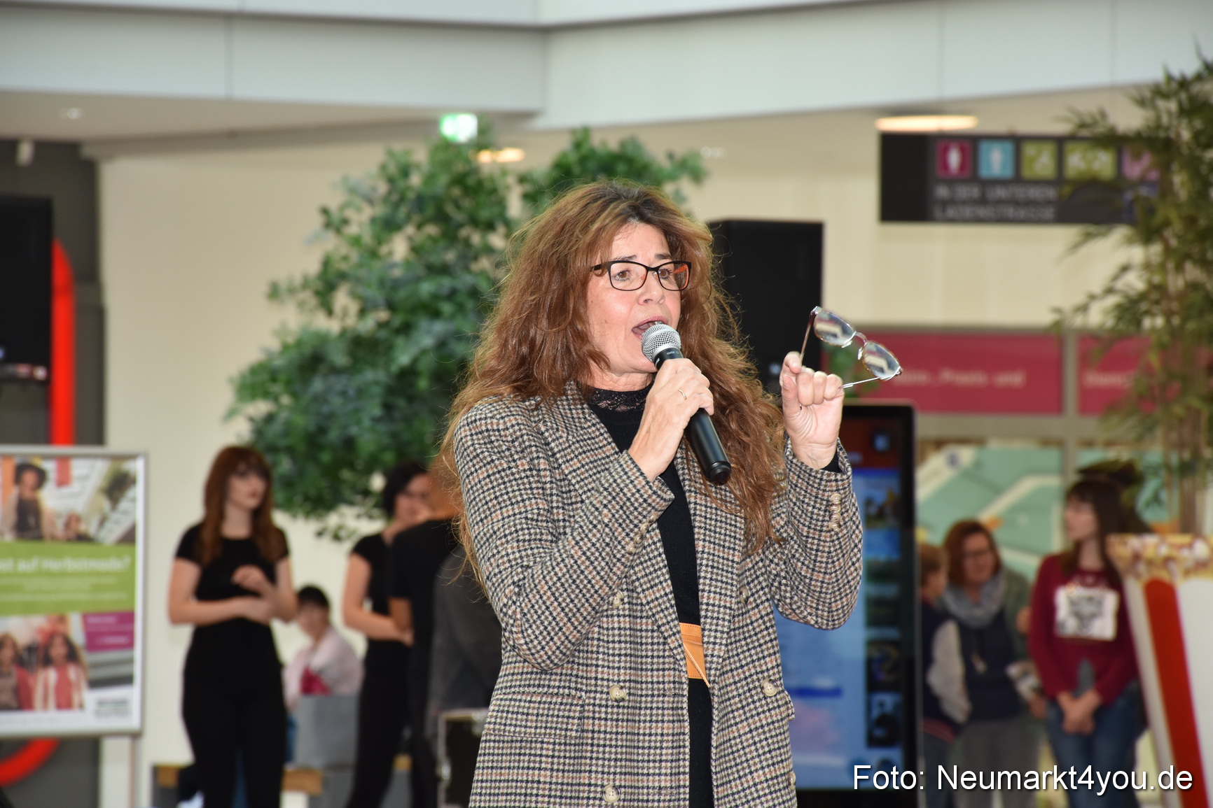 Herbstmodenschau NeuerMarkt 290918 0072