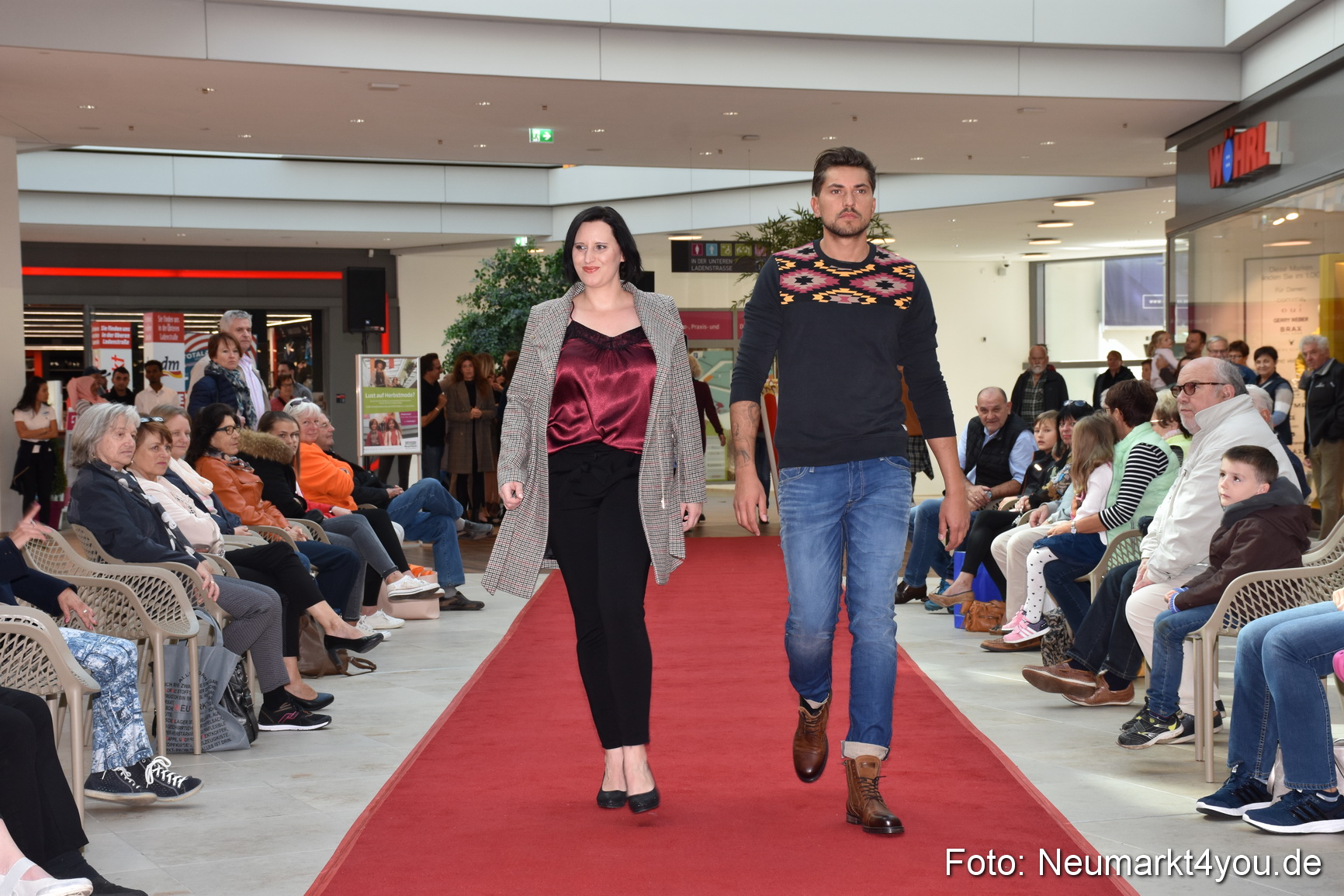 Herbstmodenschau NeuerMarkt 290918 0088