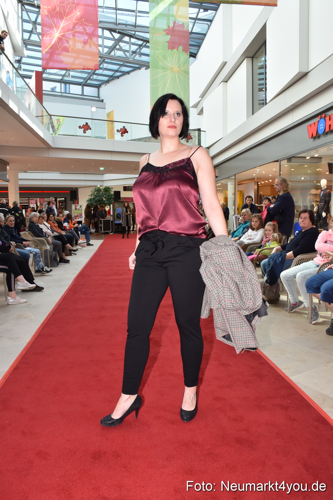 Herbstmodenschau NeuerMarkt 290918 0089