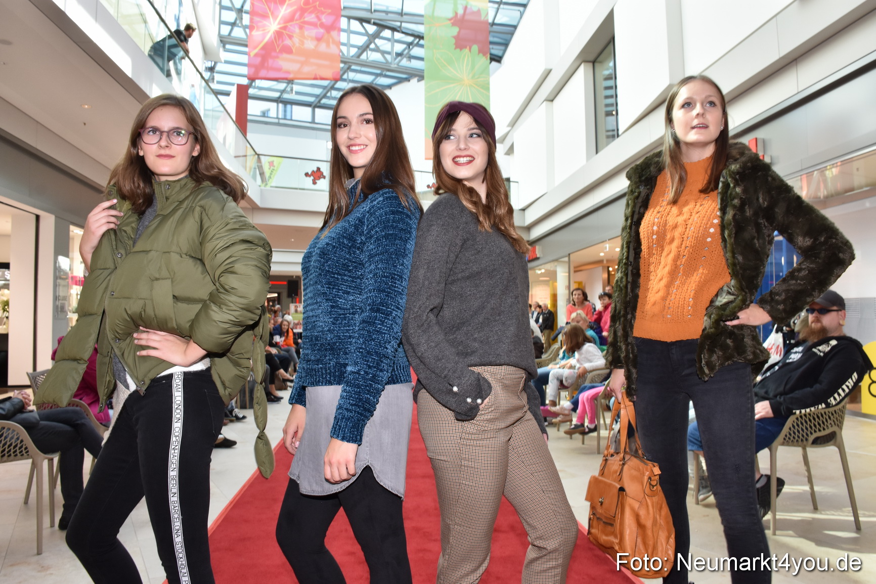 Herbstmodenschau NeuerMarkt 290918 0092