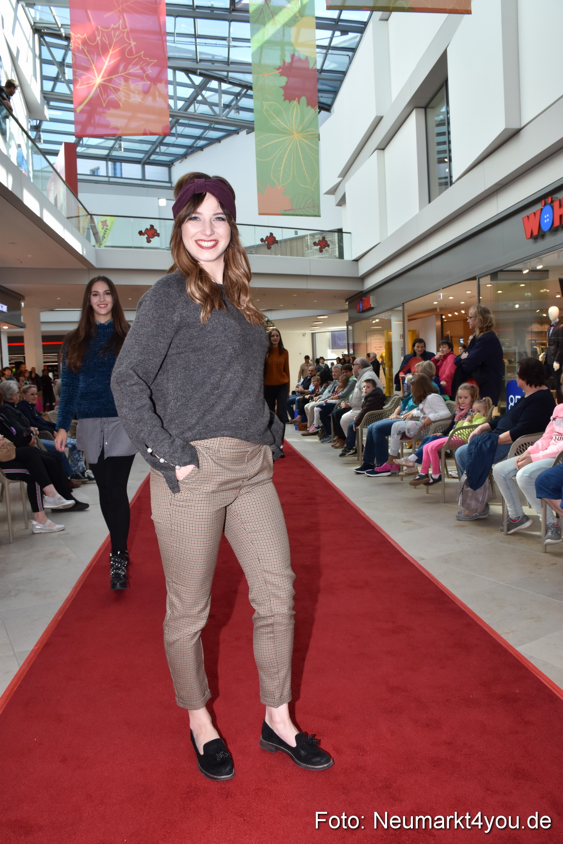 Herbstmodenschau NeuerMarkt 290918 0100