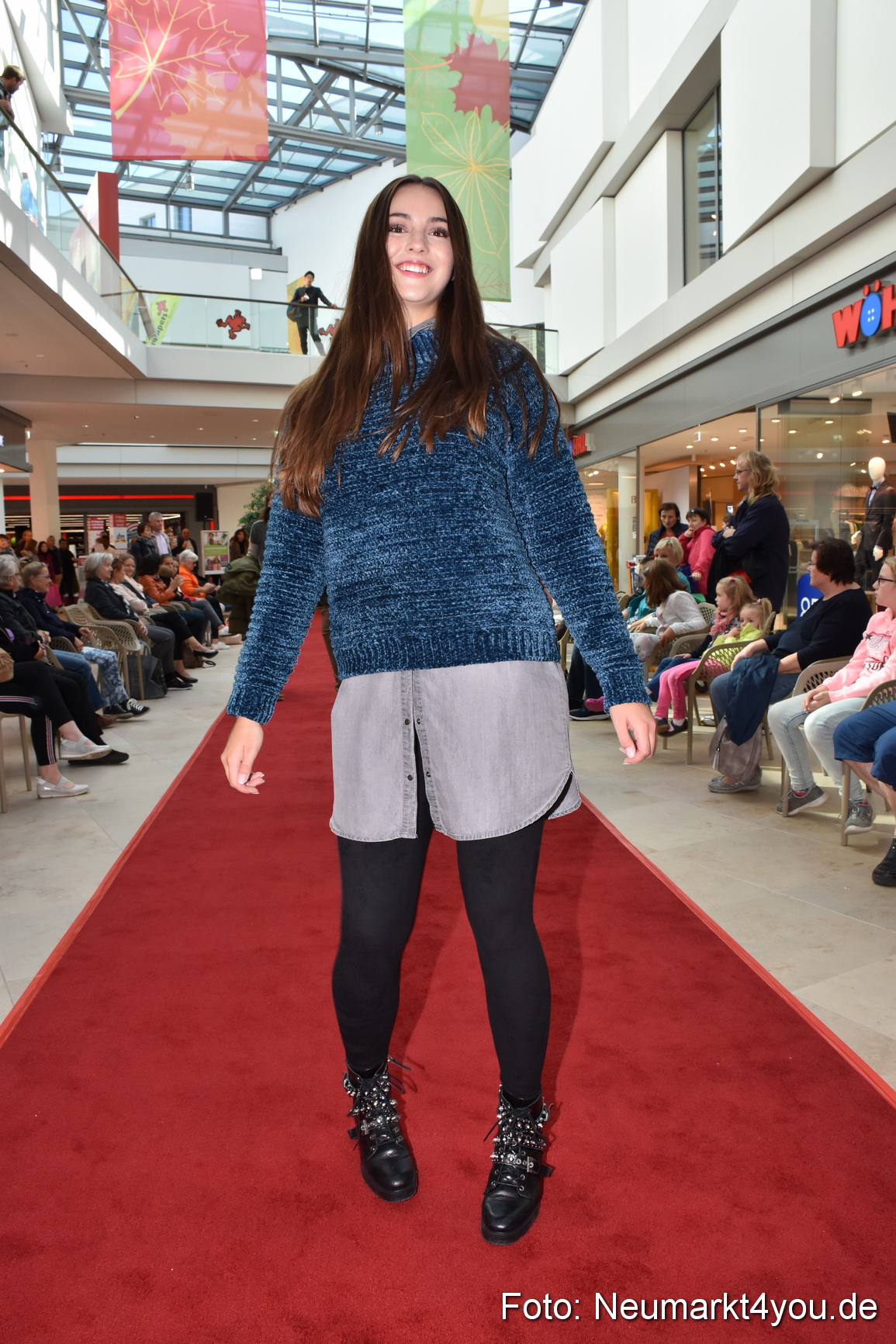 Herbstmodenschau NeuerMarkt 290918 0101