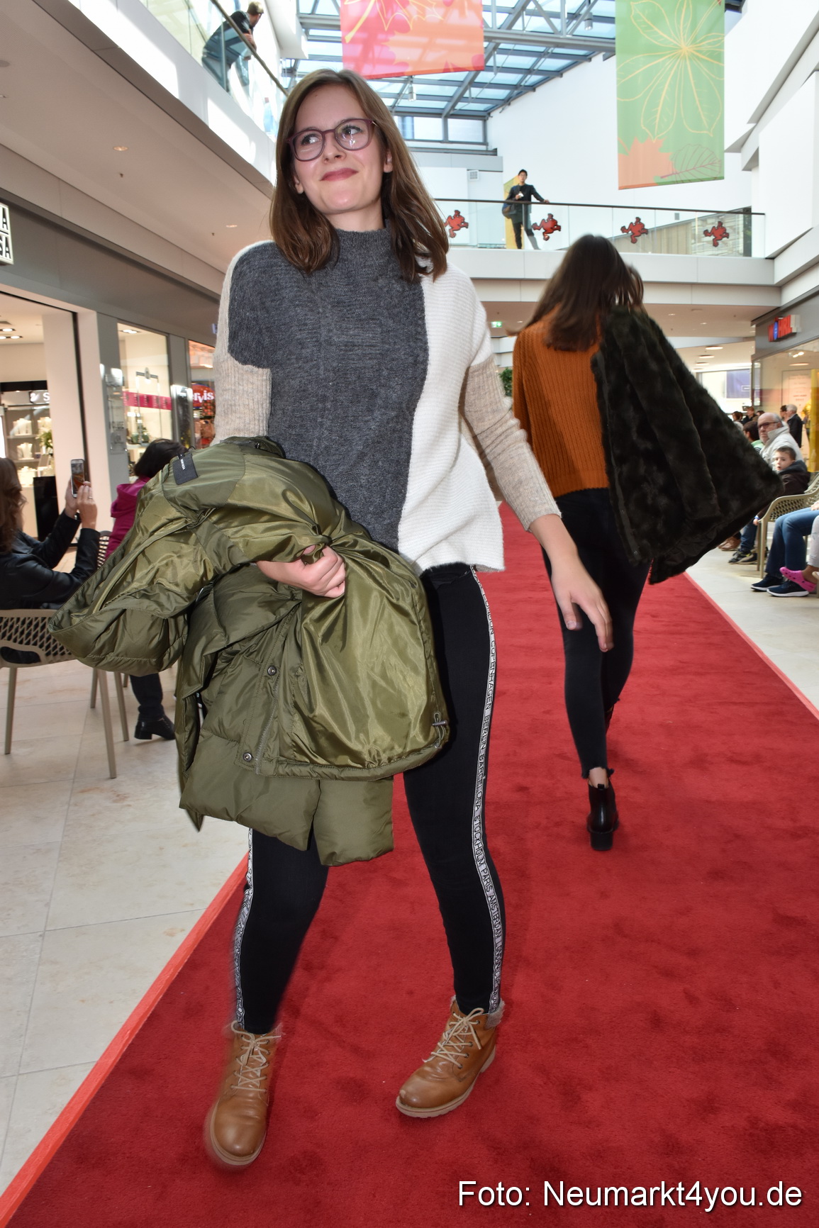 Herbstmodenschau NeuerMarkt 290918 0103