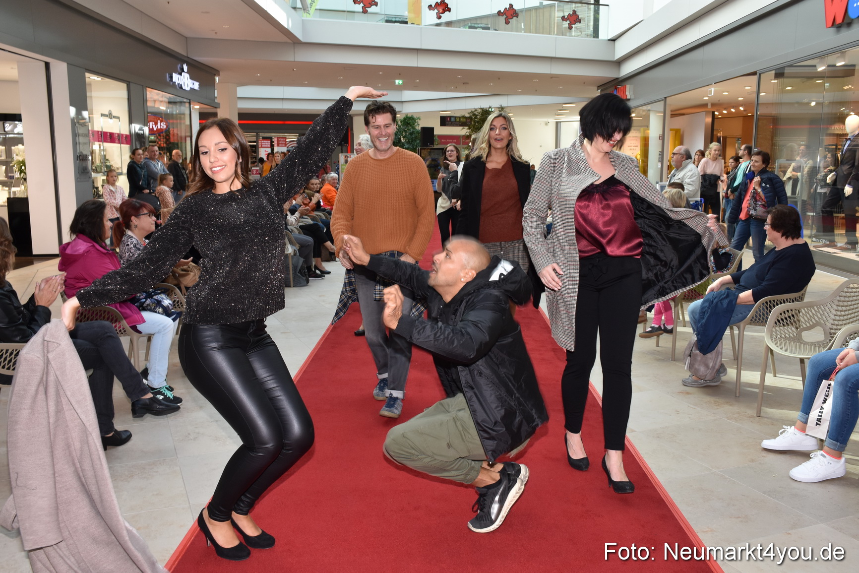 Herbstmodenschau NeuerMarkt 290918 0104