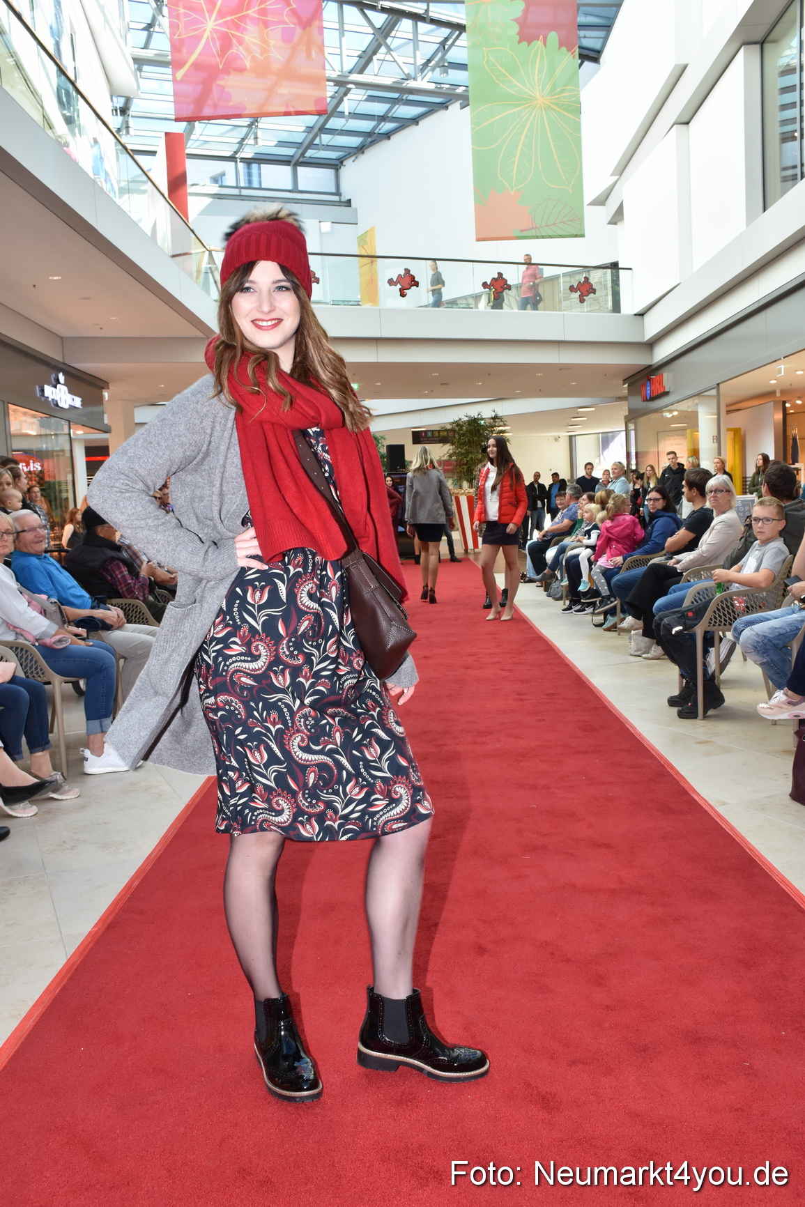 Herbstmodenschau NeuerMarkt 290918 0127