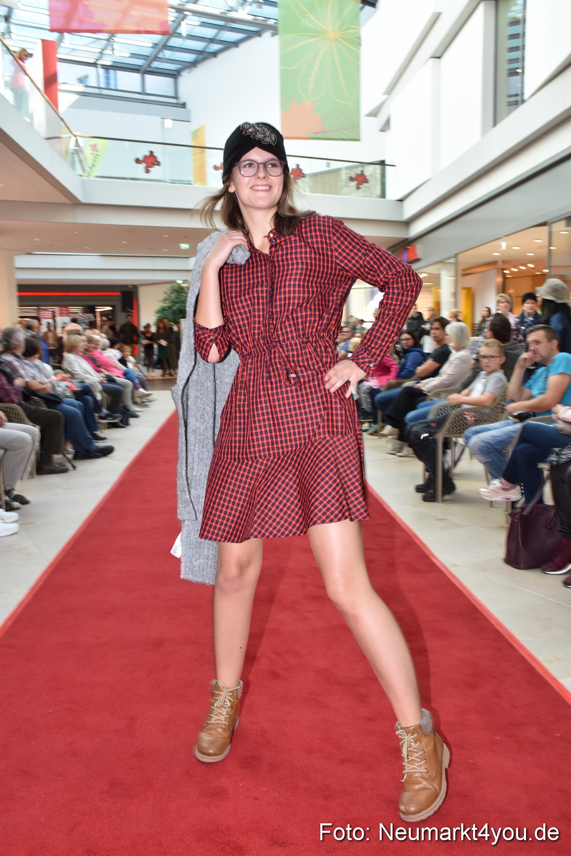 Herbstmodenschau NeuerMarkt 290918 0129