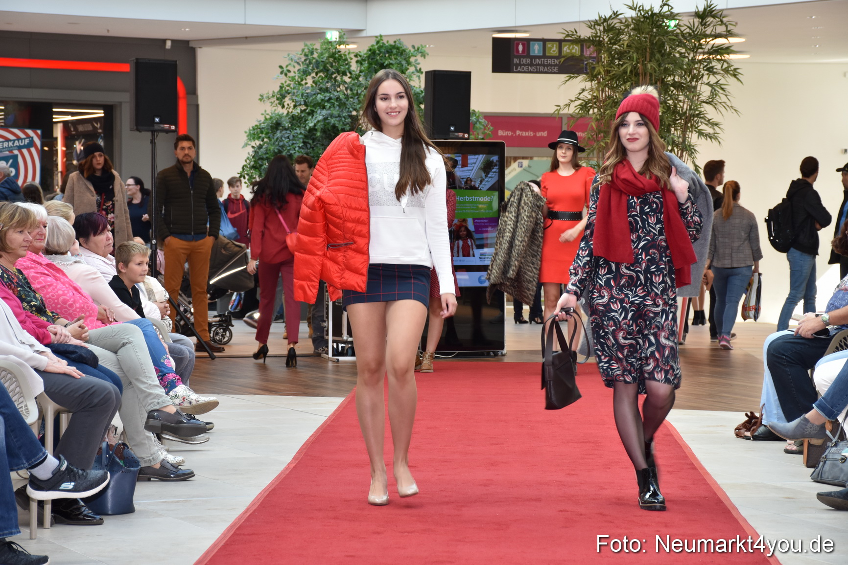 Herbstmodenschau NeuerMarkt 290918 0132