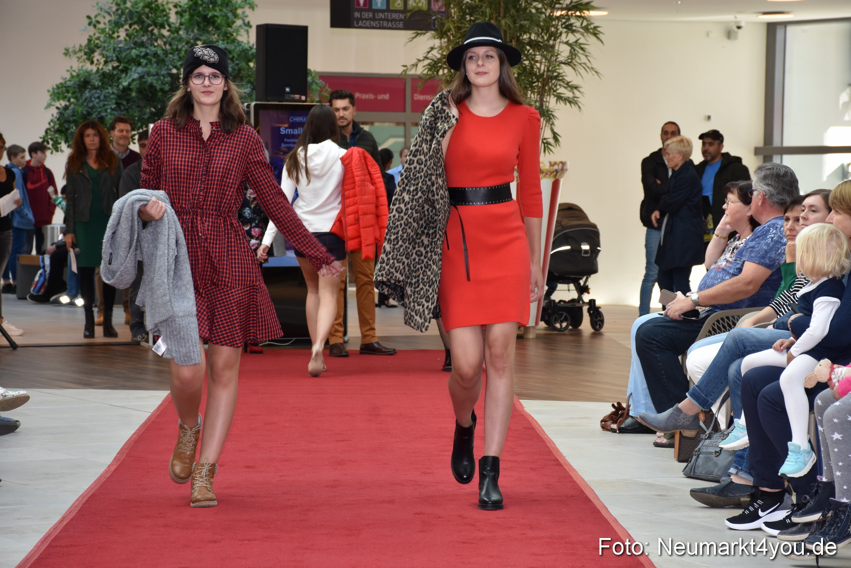 Herbstmodenschau NeuerMarkt 290918 0133
