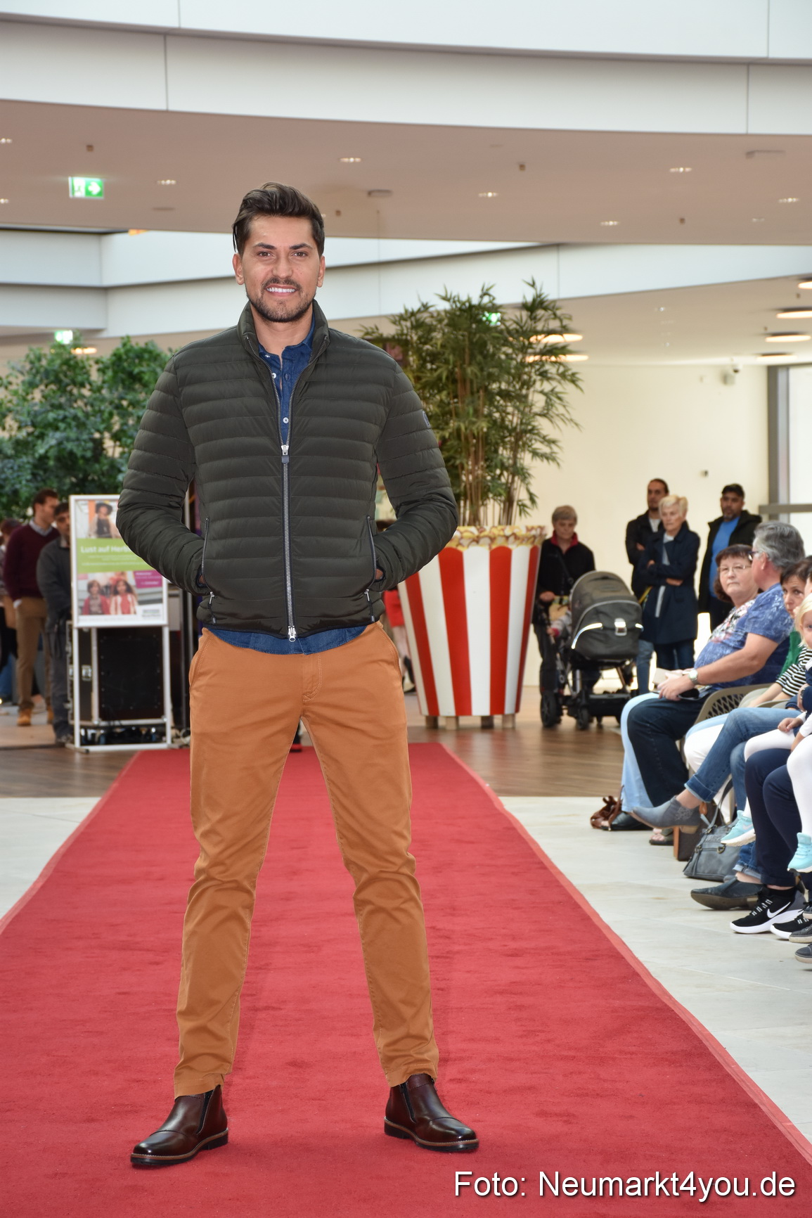 Herbstmodenschau NeuerMarkt 290918 0134