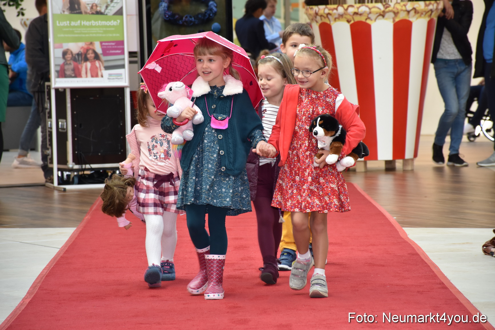 Herbstmodenschau NeuerMarkt 290918 0138