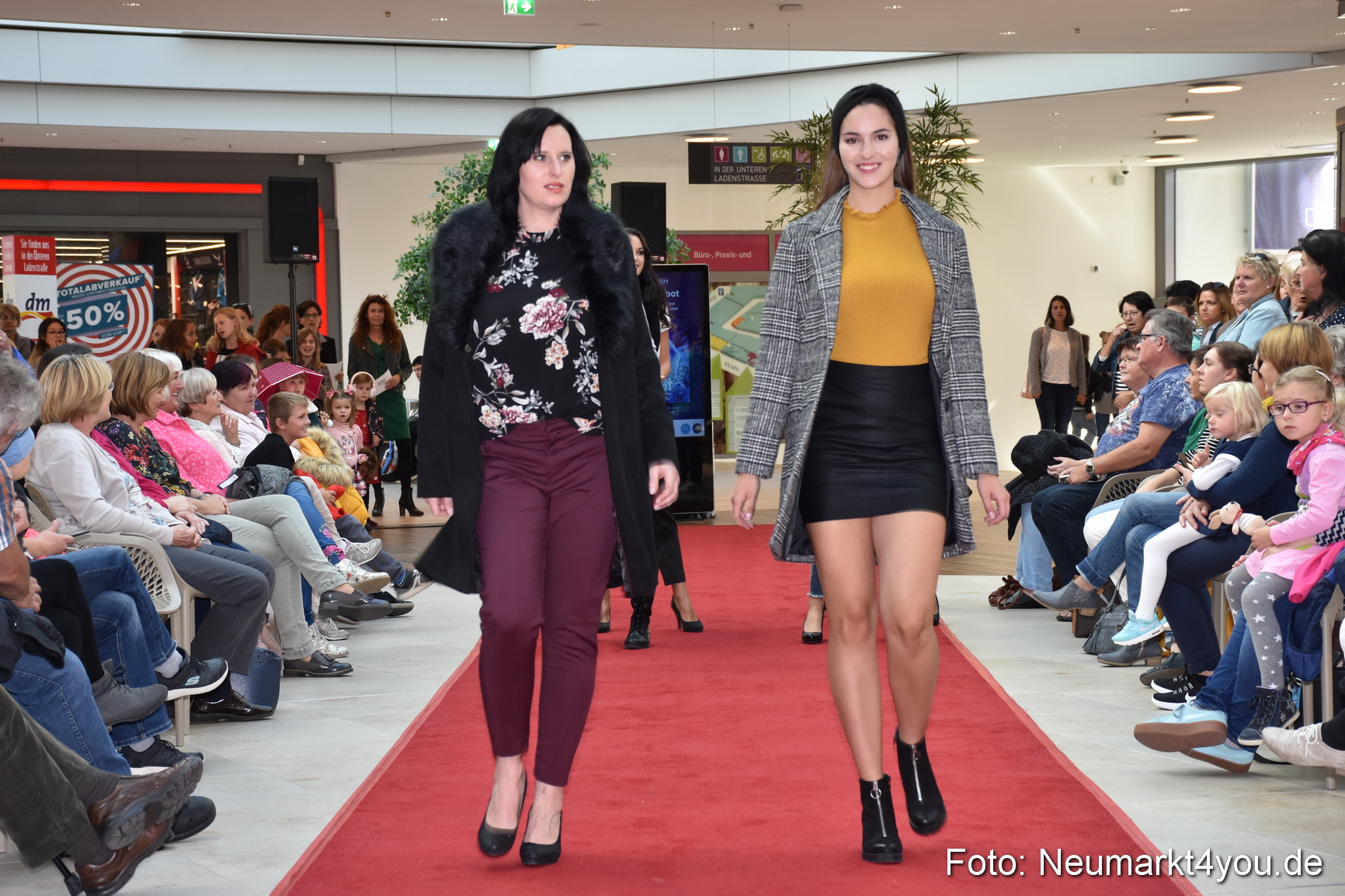 Herbstmodenschau NeuerMarkt 290918 0157