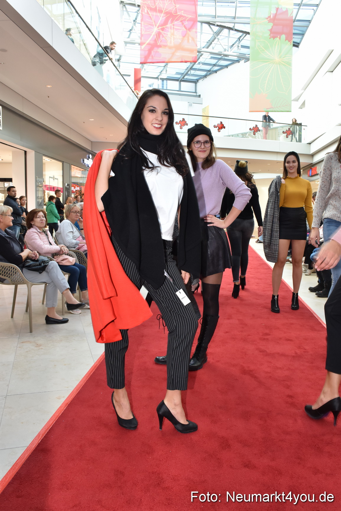 Herbstmodenschau NeuerMarkt 290918 0165