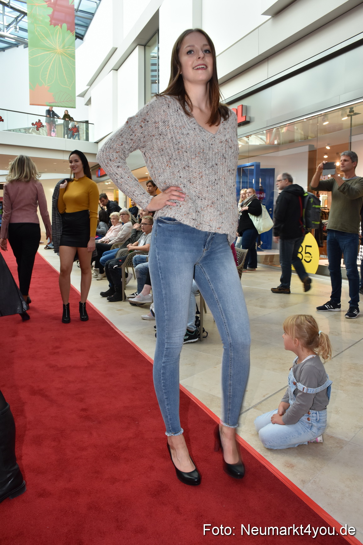 Herbstmodenschau NeuerMarkt 290918 0166