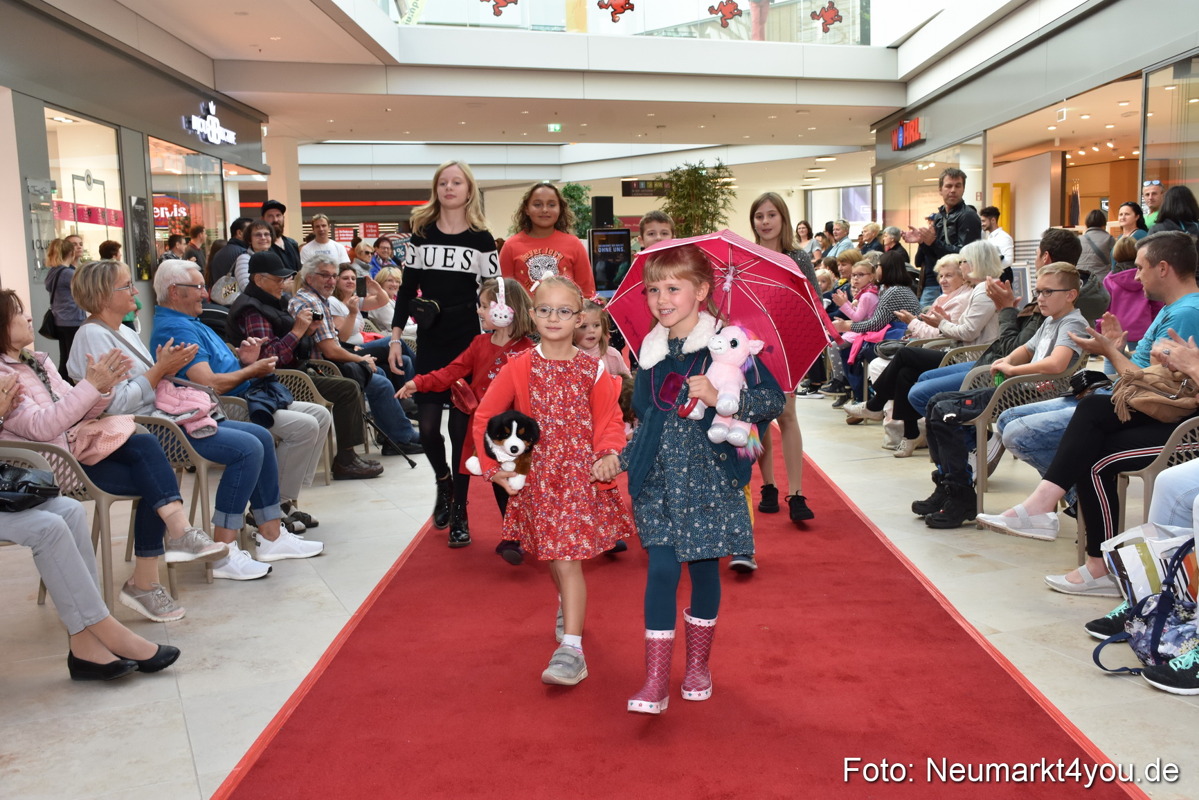 Herbstmodenschau NeuerMarkt 290918 0175