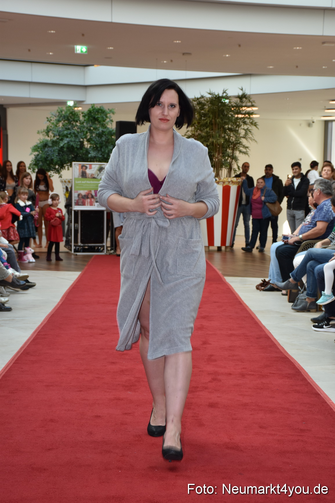 Herbstmodenschau NeuerMarkt 290918 0179