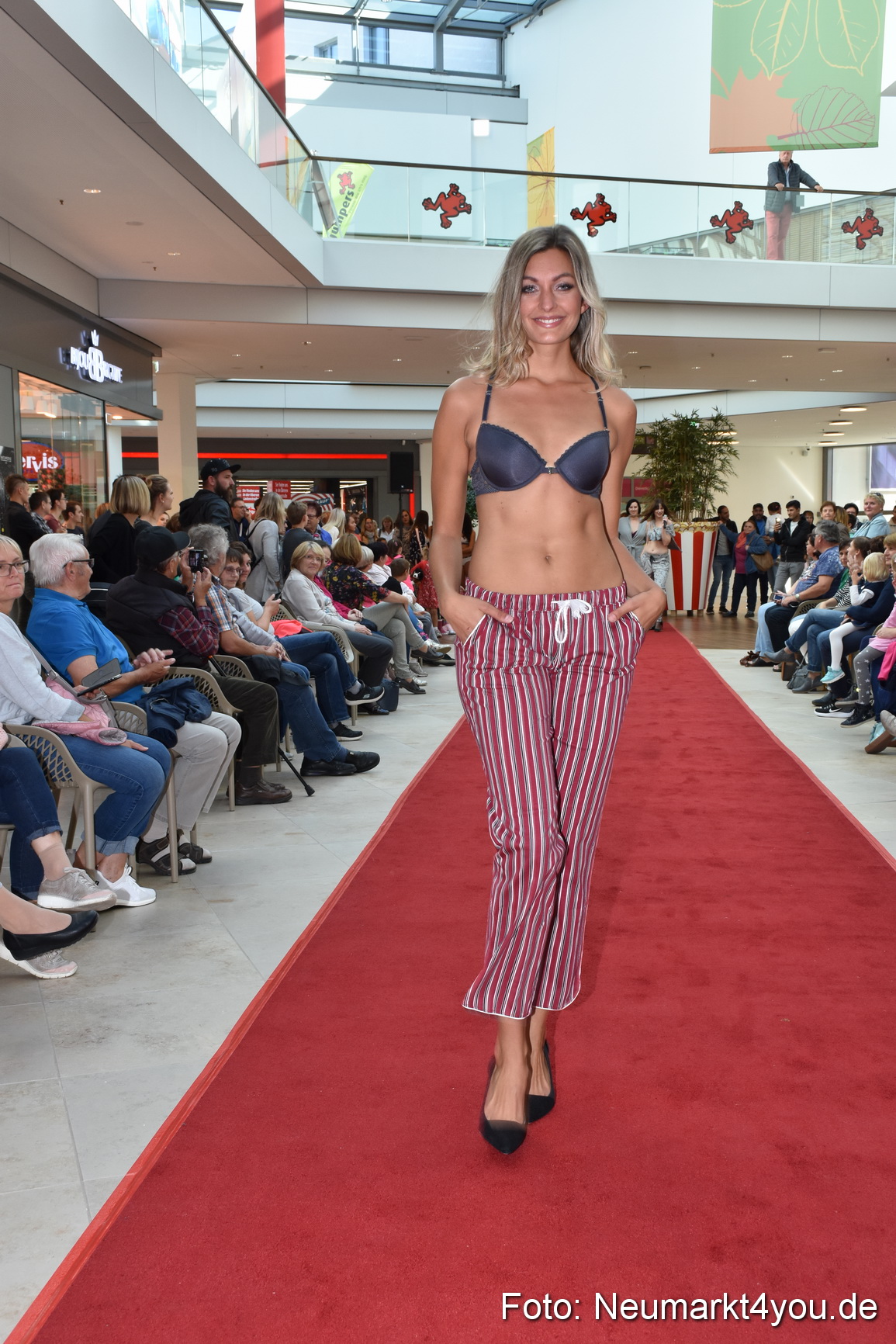 Herbstmodenschau NeuerMarkt 290918 0181