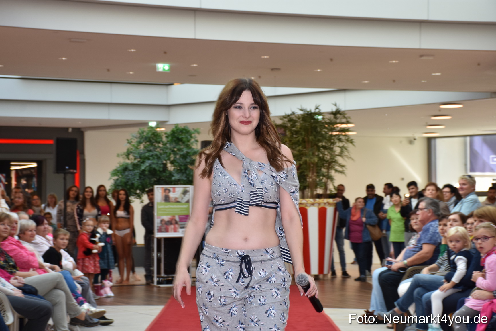 Herbstmodenschau NeuerMarkt 290918 0182