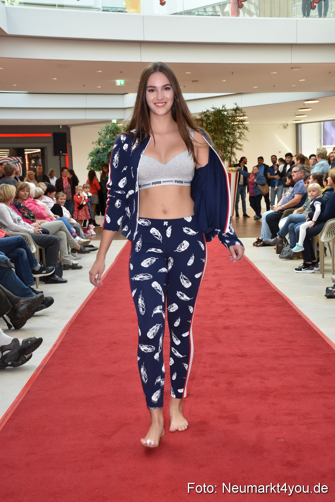 Herbstmodenschau NeuerMarkt 290918 0186