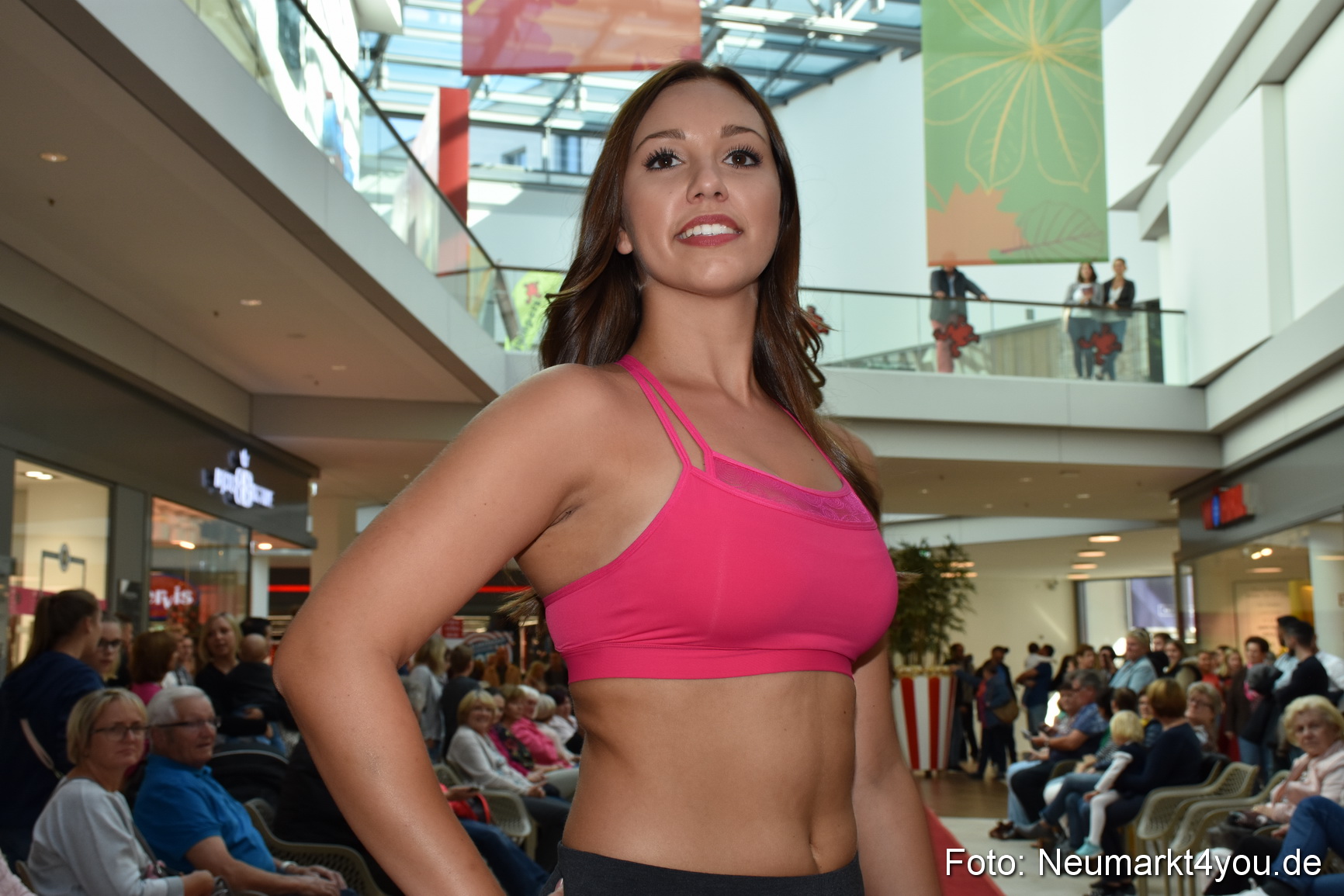 Herbstmodenschau NeuerMarkt 290918 0191