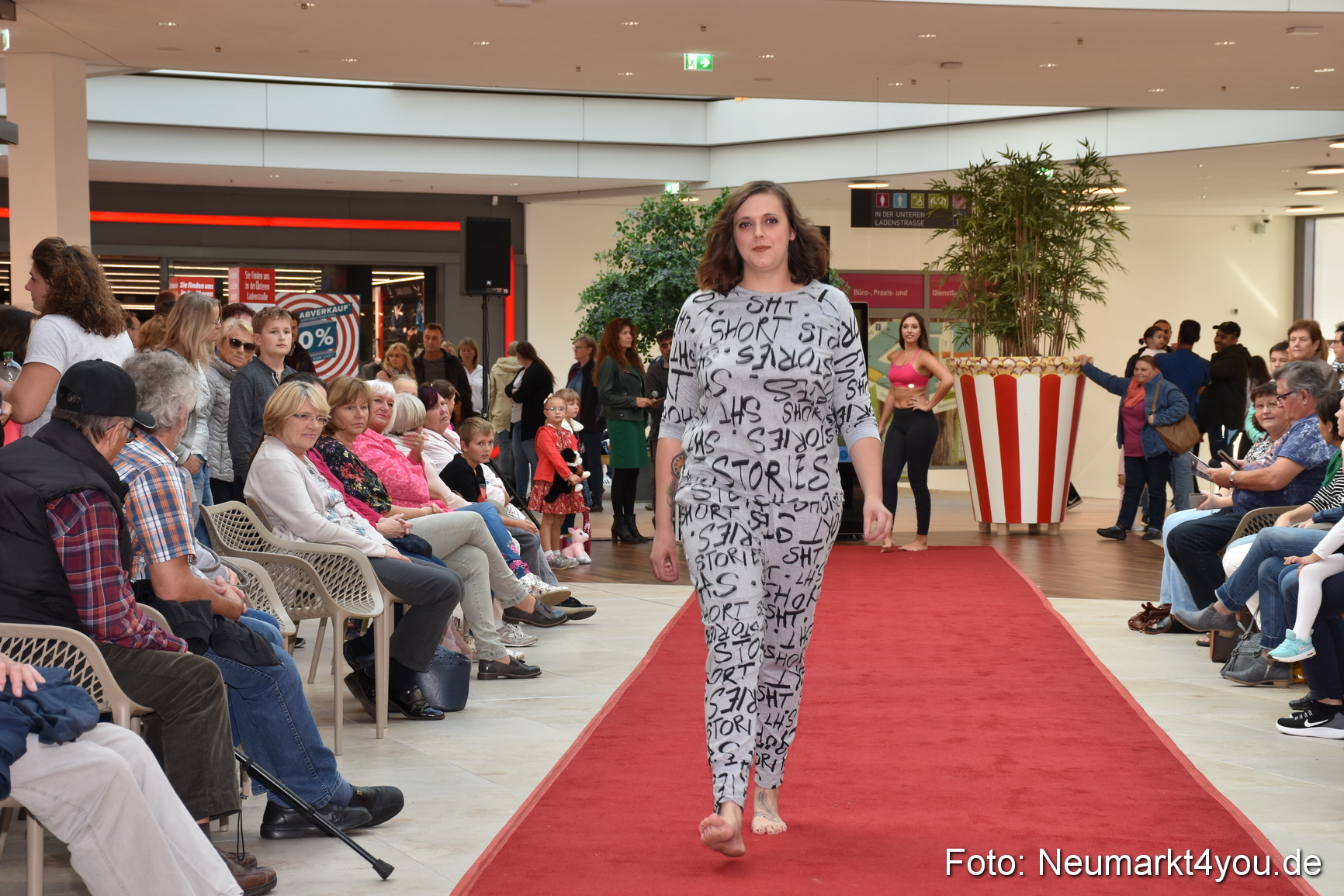 Herbstmodenschau NeuerMarkt 290918 0192