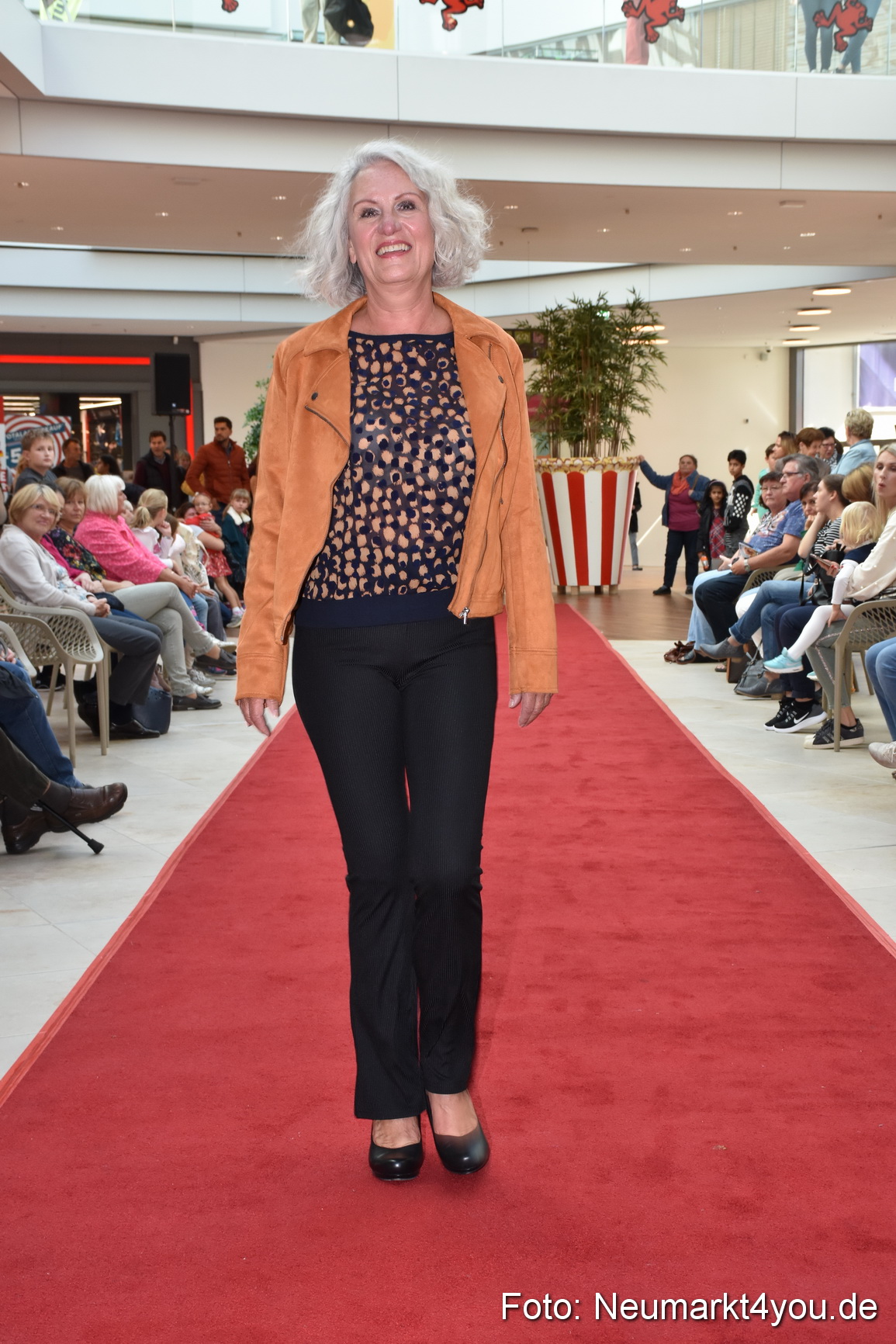 Herbstmodenschau NeuerMarkt 290918 0193