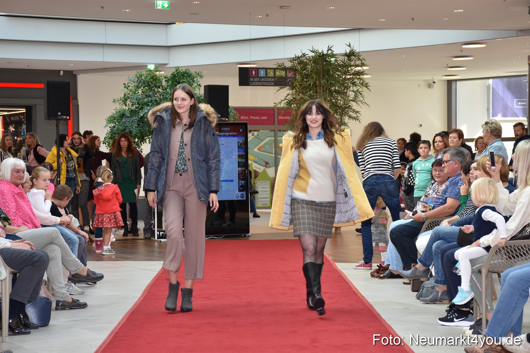 Herbstmodenschau NeuerMarkt 290918 0197