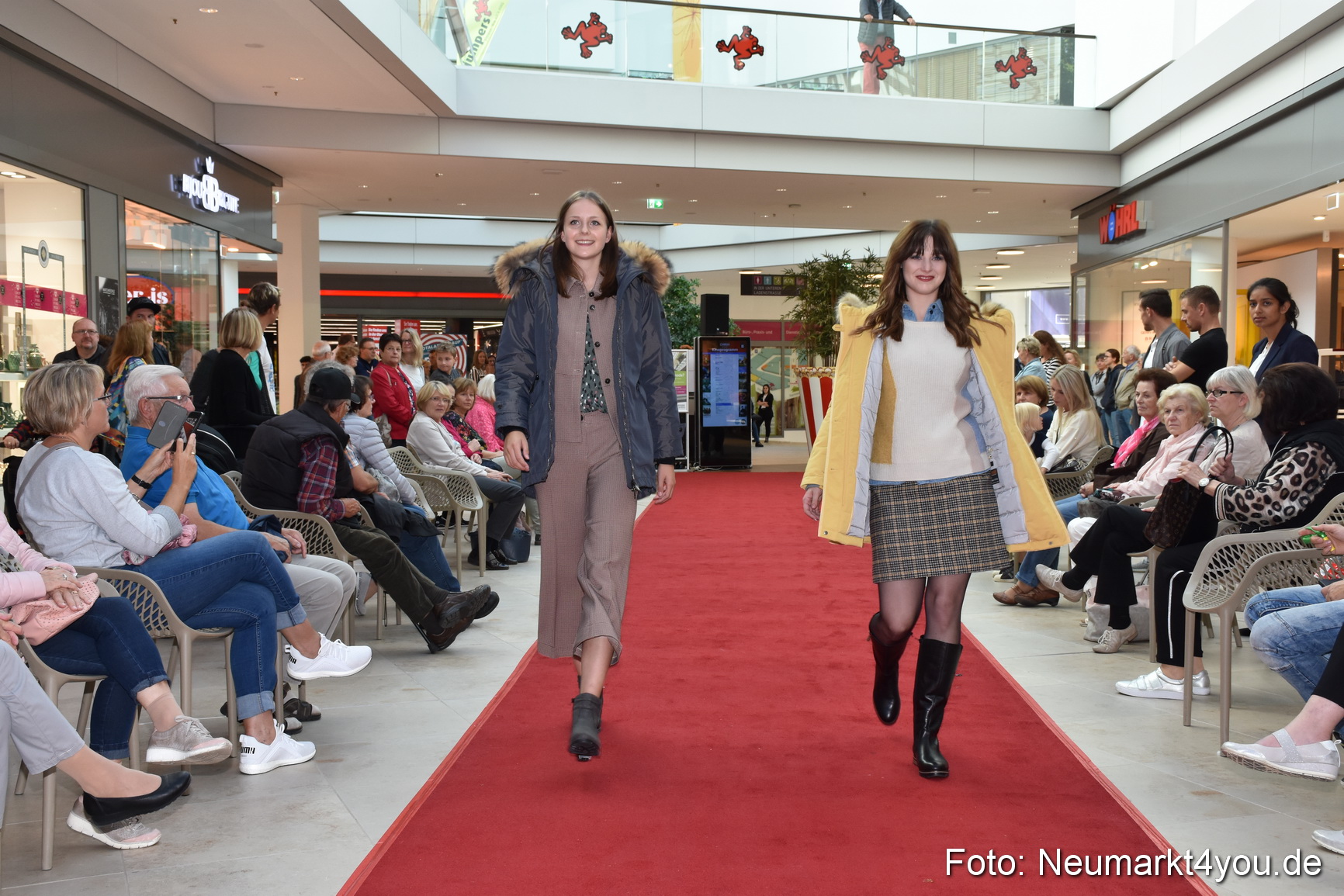 Herbstmodenschau NeuerMarkt 290918 0198