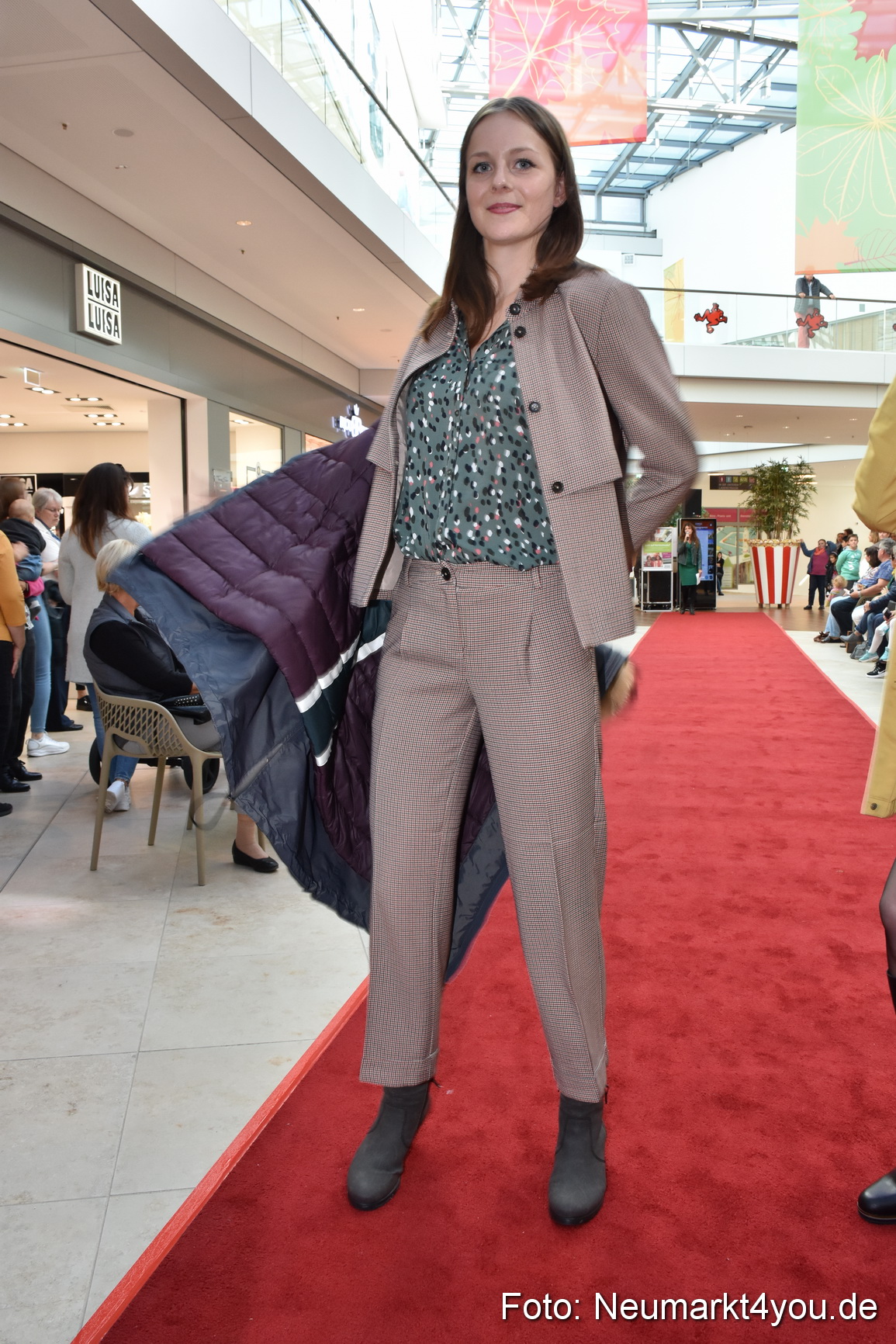 Herbstmodenschau NeuerMarkt 290918 0199