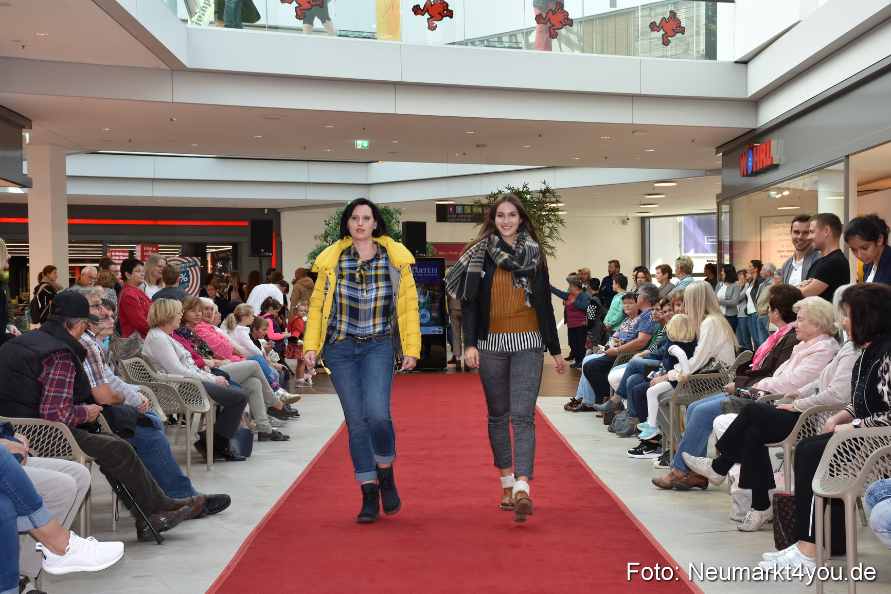 Herbstmodenschau NeuerMarkt 290918 0201
