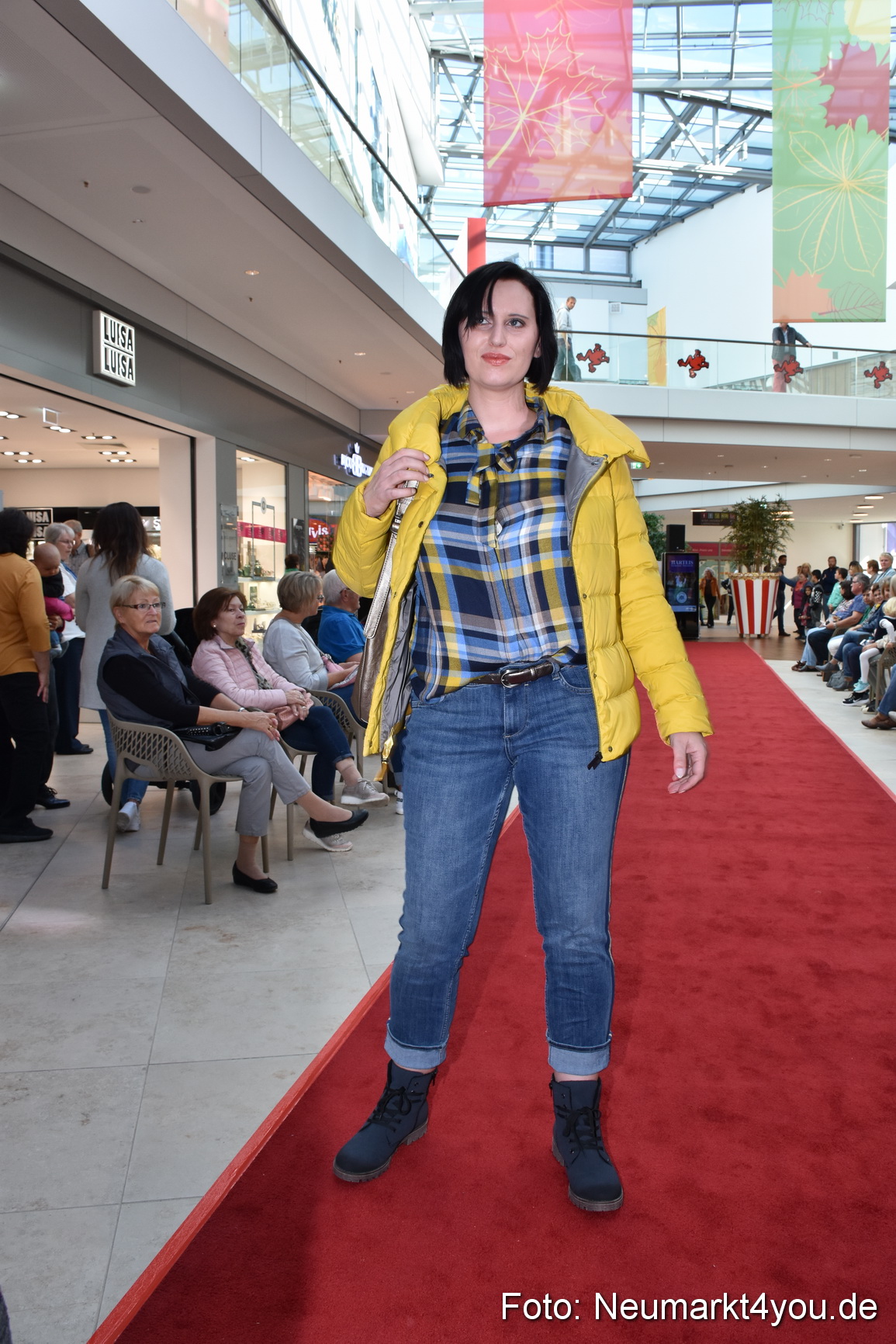 Herbstmodenschau NeuerMarkt 290918 0202