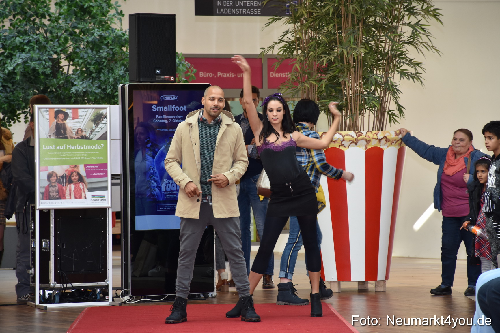 Herbstmodenschau NeuerMarkt 290918 0206