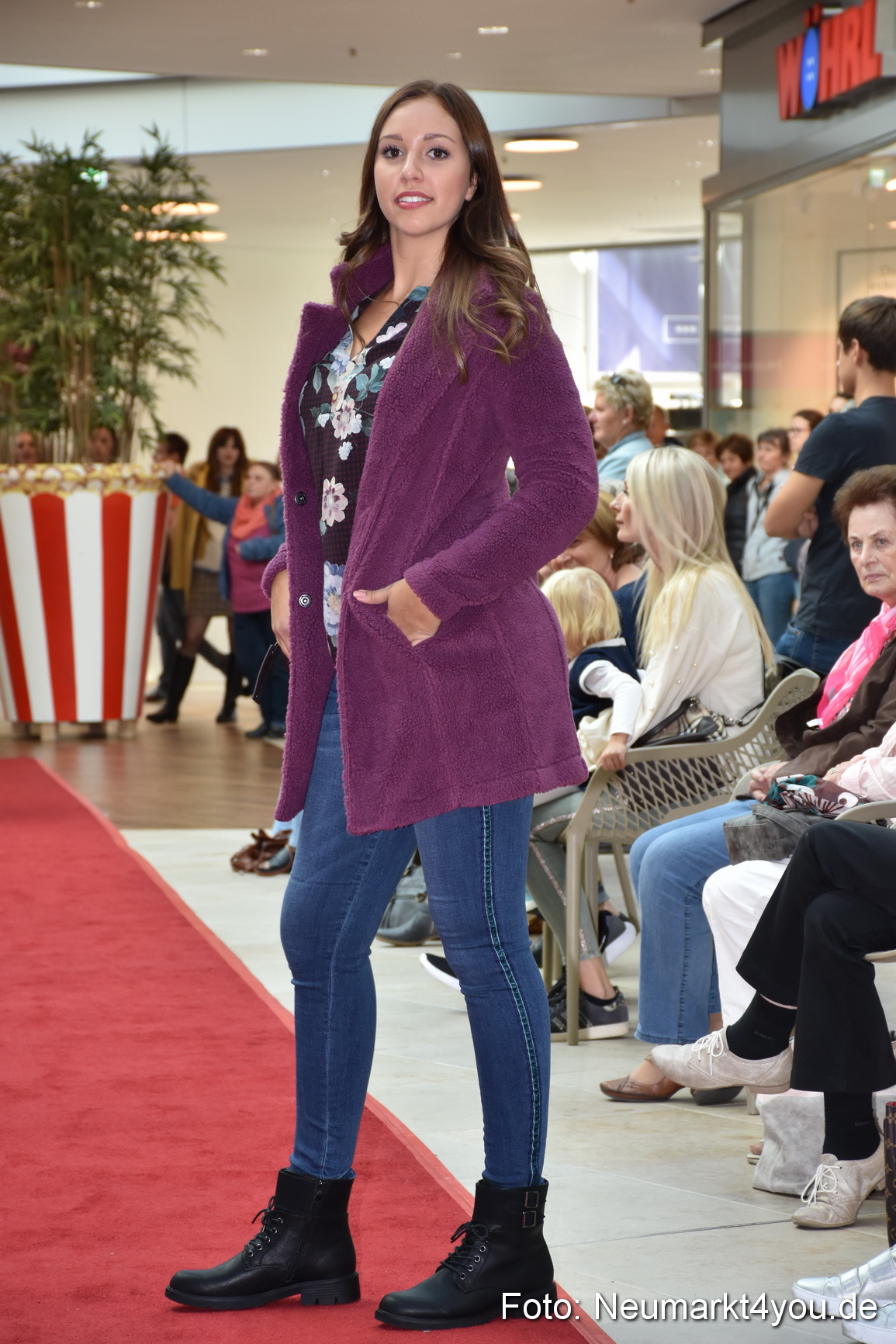 Herbstmodenschau NeuerMarkt 290918 0208