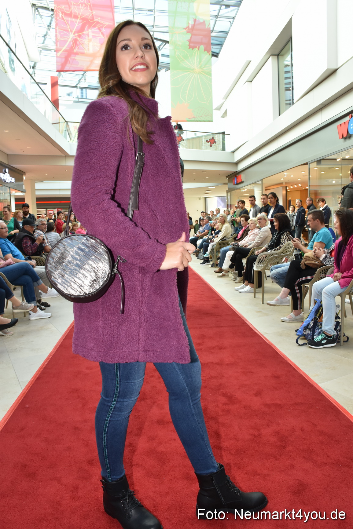 Herbstmodenschau NeuerMarkt 290918 0214