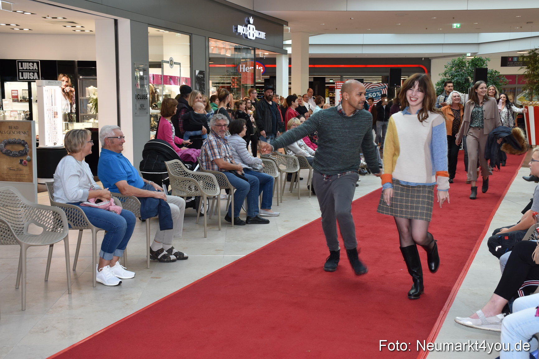 Herbstmodenschau NeuerMarkt 290918 0221