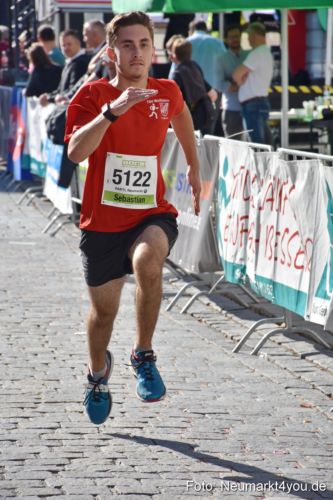 Zieleinlauf Stadtlauf Neumarkt 2018 0013