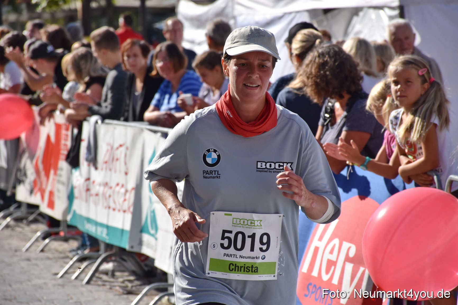 Zieleinlauf Stadtlauf Neumarkt 2018 0100