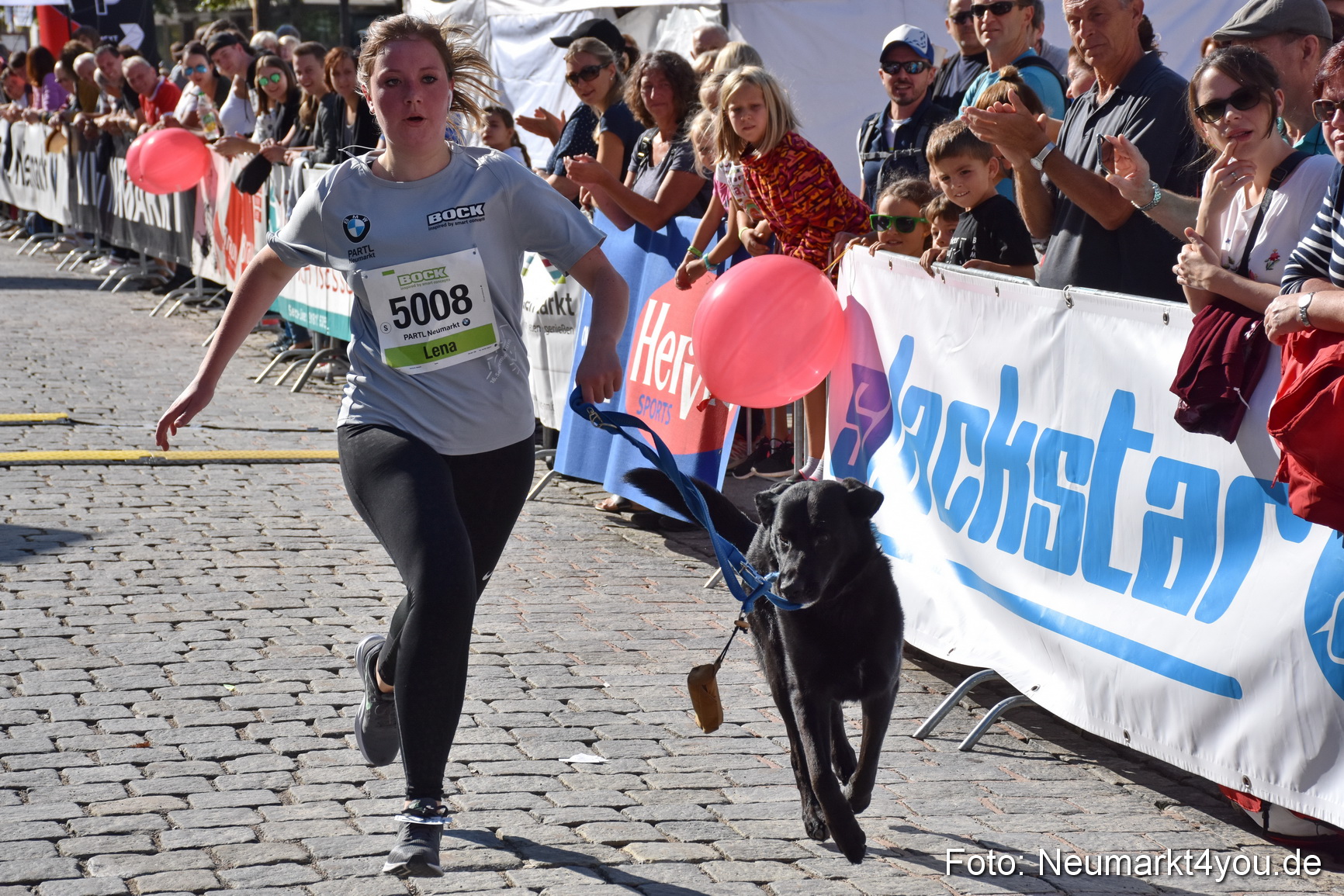 Zieleinlauf Stadtlauf Neumarkt 2018 0117