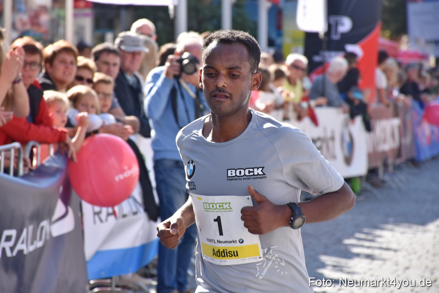 Zieleinlauf Stadtlauf Neumarkt 2018 0176