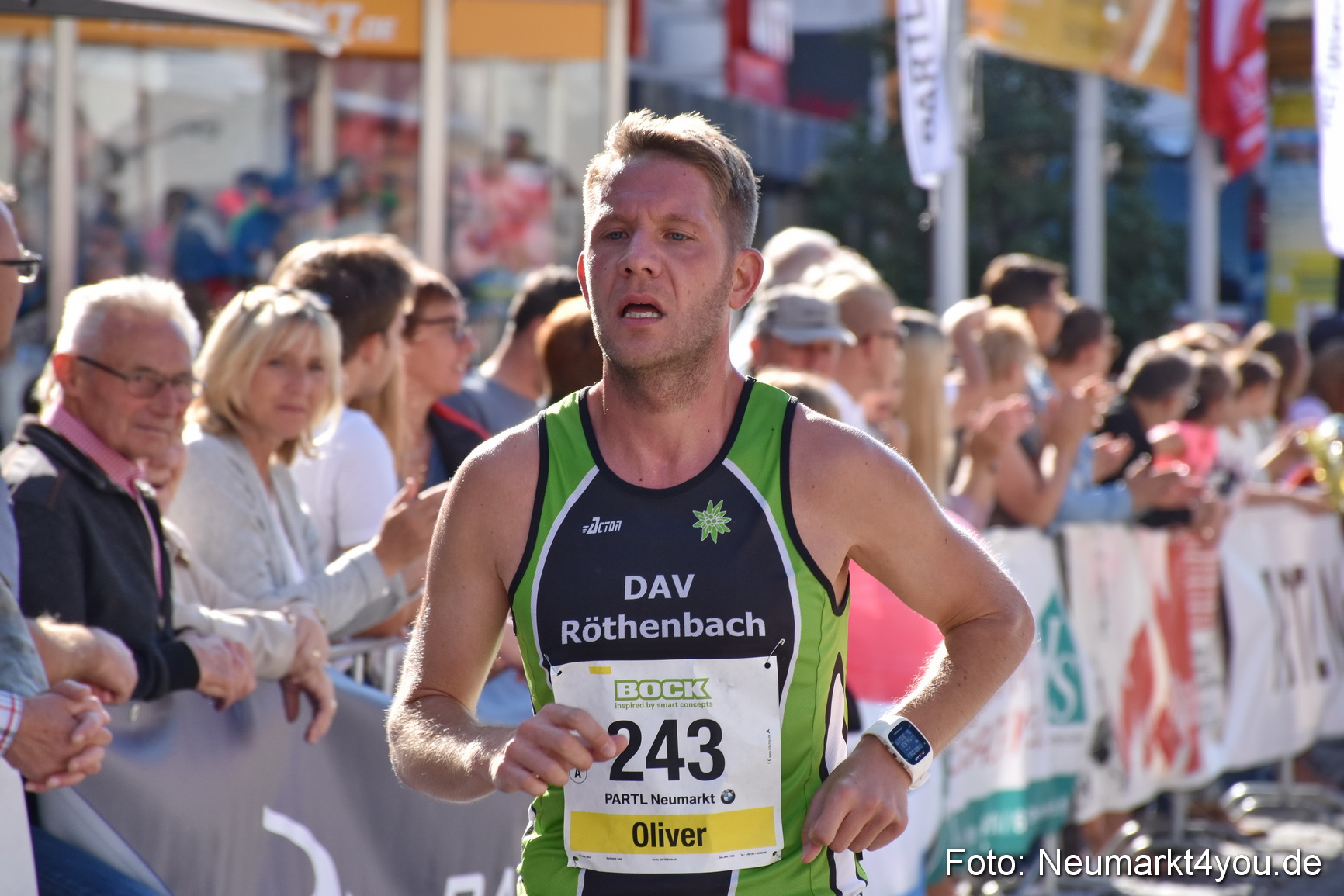 Zieleinlauf Stadtlauf Neumarkt 2018 0200