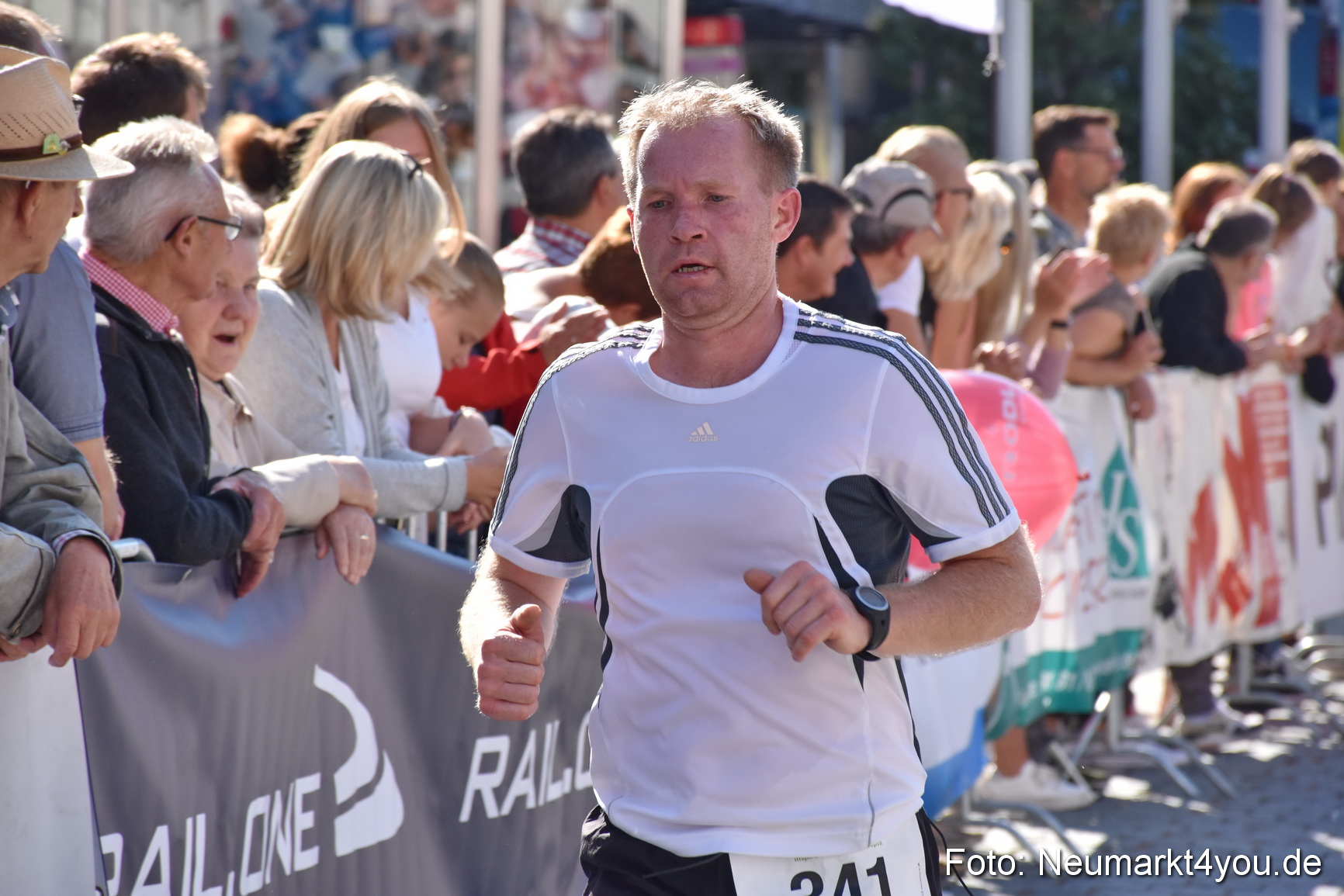 Zieleinlauf Stadtlauf Neumarkt 2018 0281