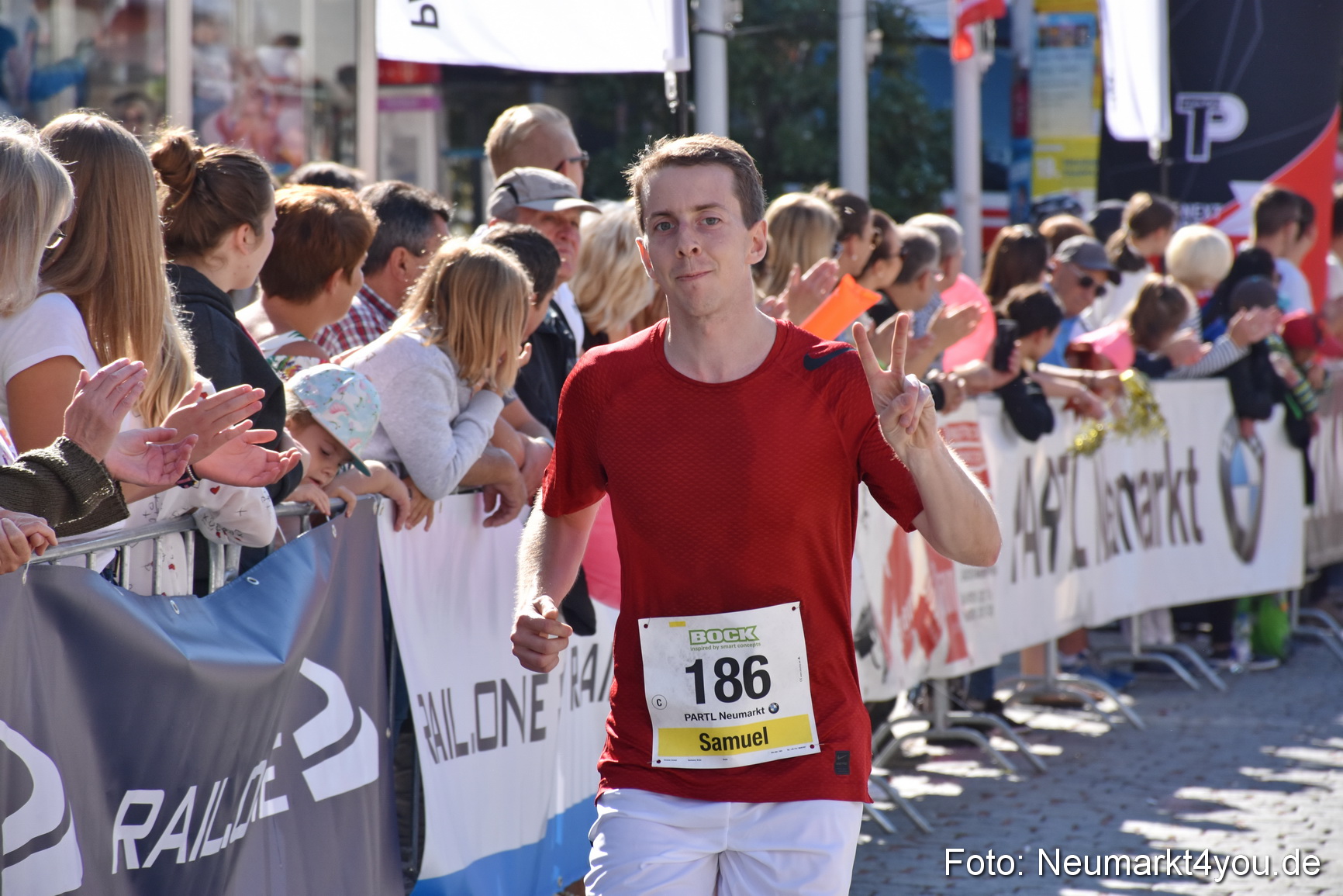 Zieleinlauf Stadtlauf Neumarkt 2018 0401