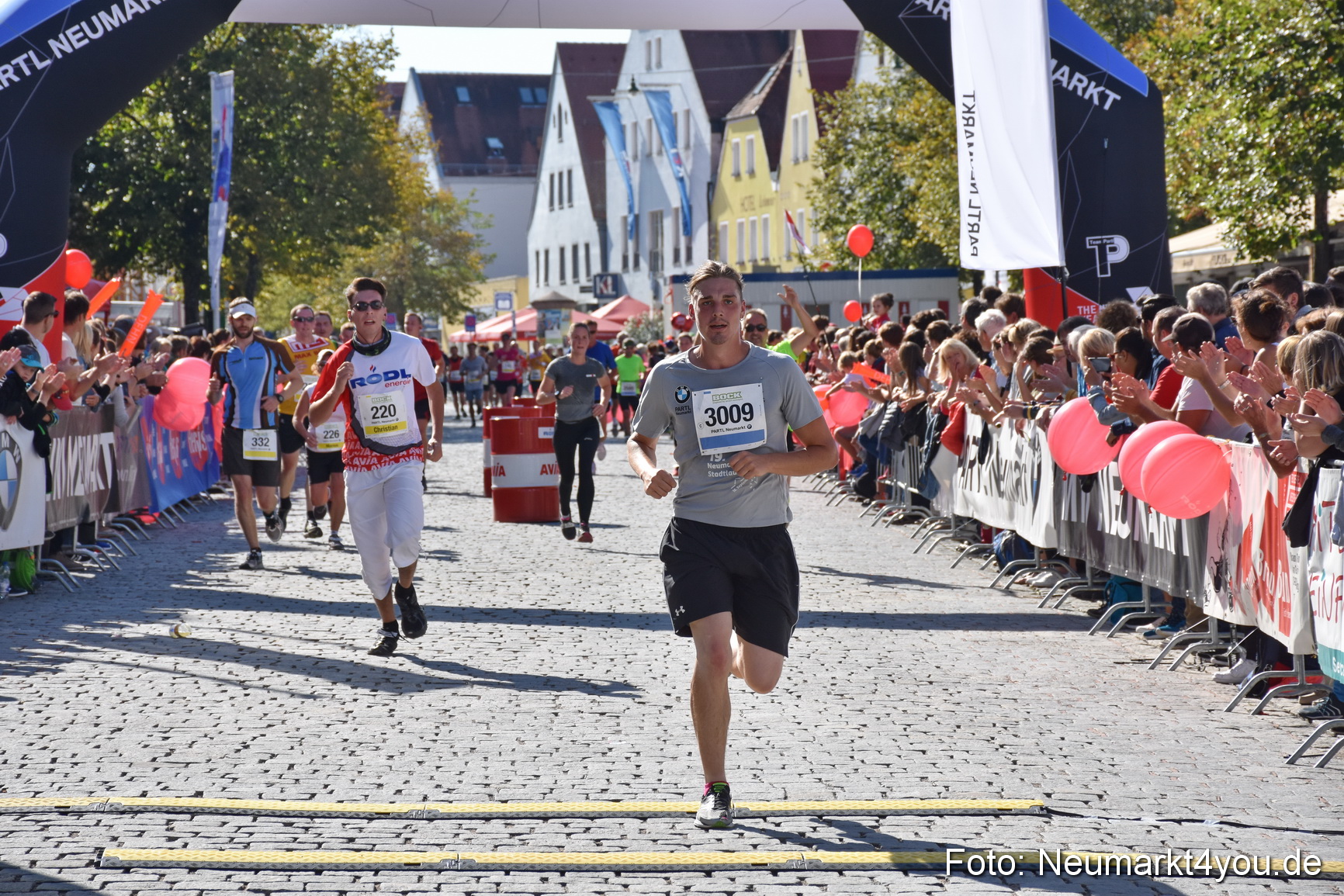 Zieleinlauf Stadtlauf Neumarkt 2018 0402
