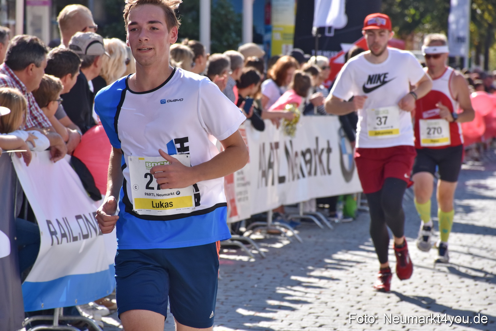 Zieleinlauf Stadtlauf Neumarkt 2018 0415