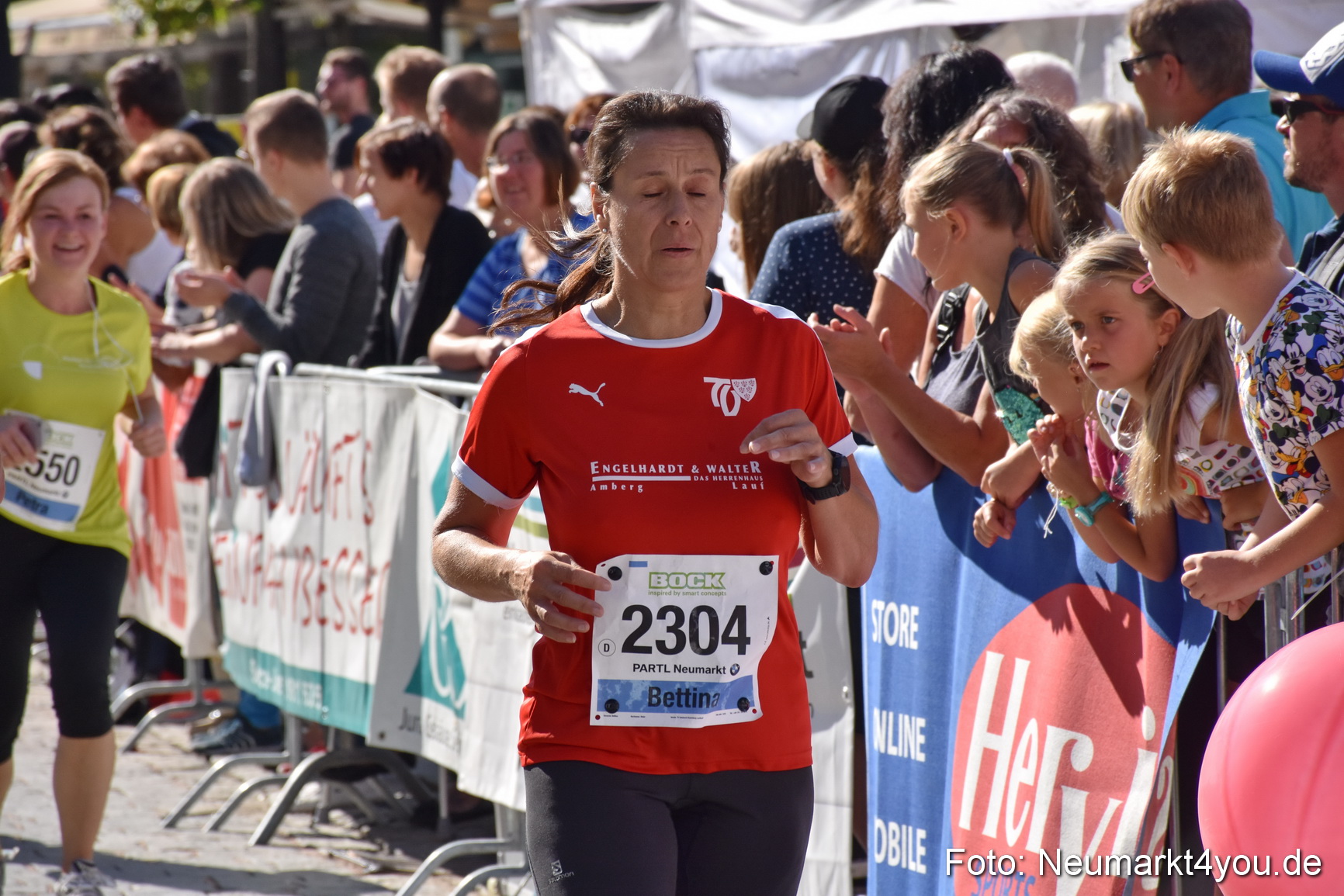 Zieleinlauf Stadtlauf Neumarkt 2018 0530
