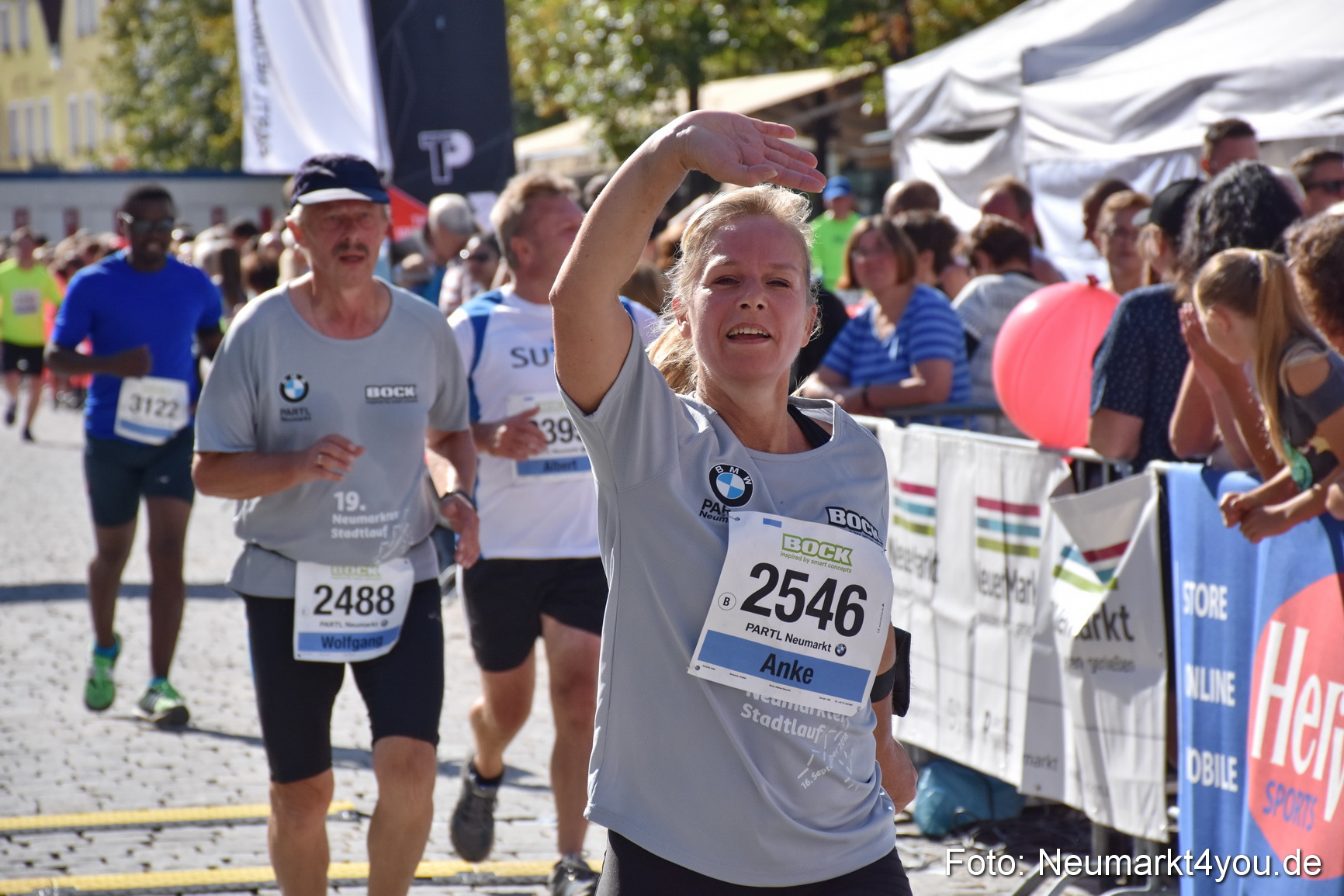 Zieleinlauf Stadtlauf Neumarkt 2018 0605