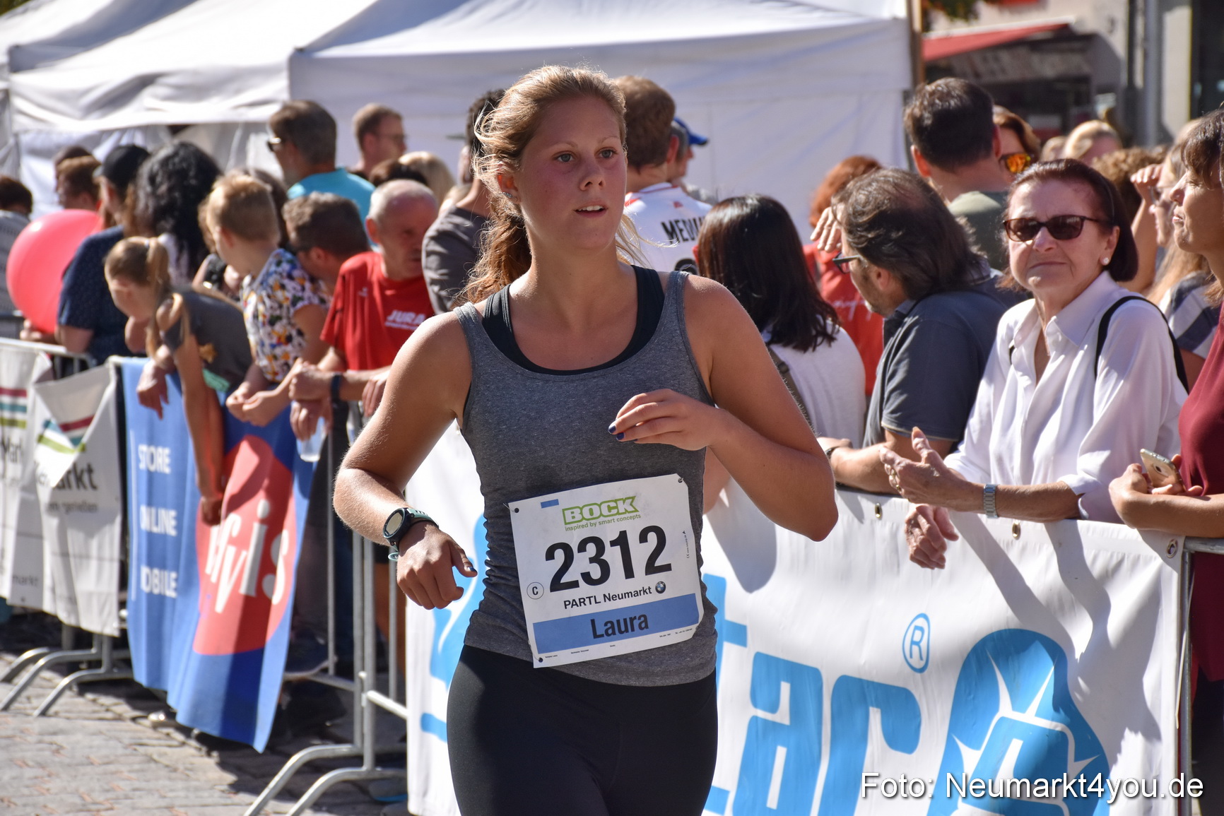 Zieleinlauf Stadtlauf Neumarkt 2018 0612