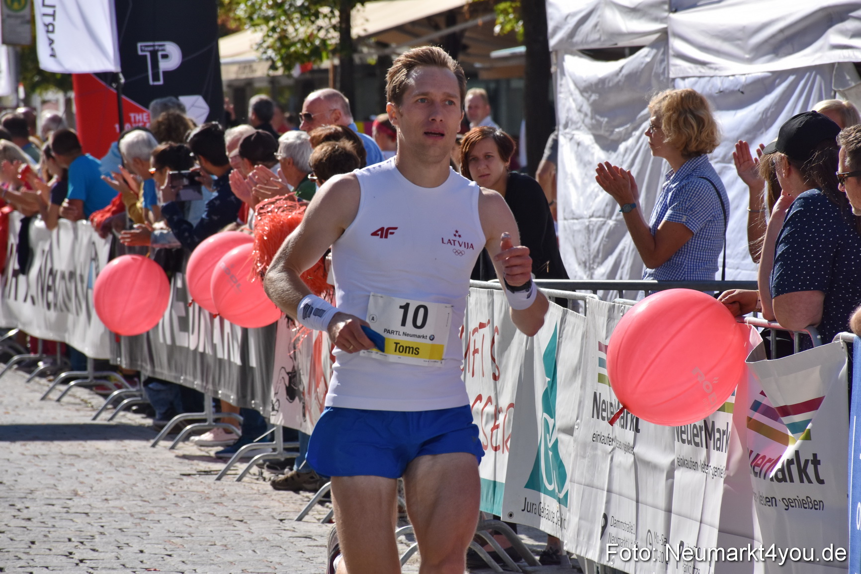 Zieleinlauf Stadtlauf Neumarkt 2018 0704
