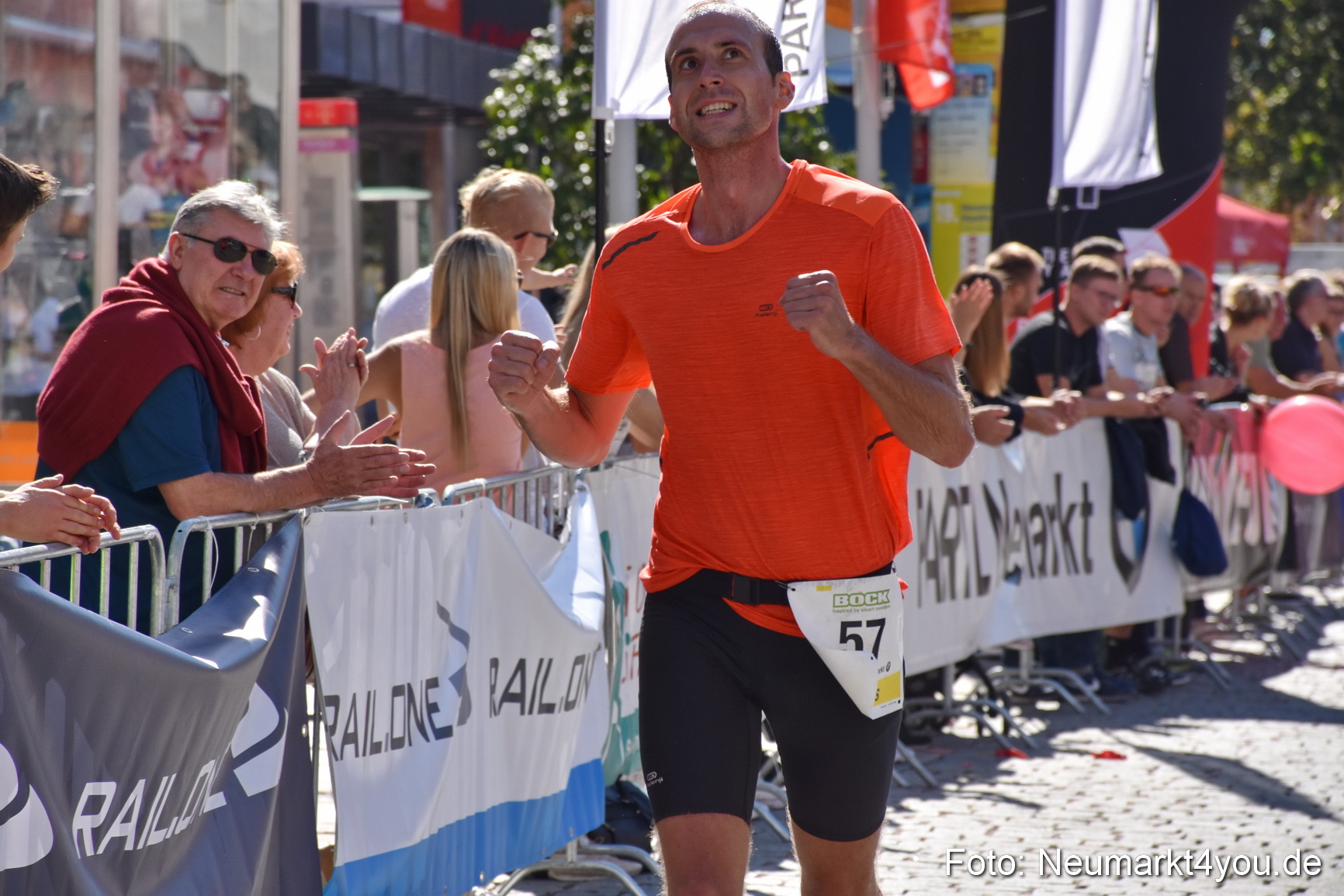 Zieleinlauf Stadtlauf Neumarkt 2018 0822